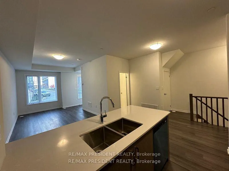 Photo 9 of Unit TH 354, 100 Honeycrisp Crescent, Vaughan, Vaughan Corporate Centre — HOMEH