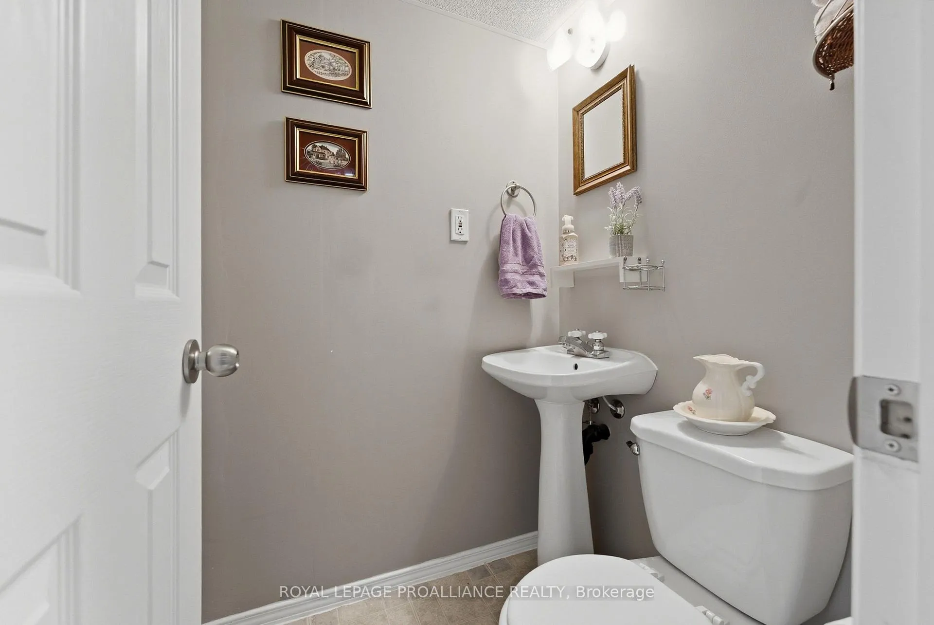 Photo 29 of Unit 10, 160 Singleton Drive, Belleville, Belleville Ward — HOMEH