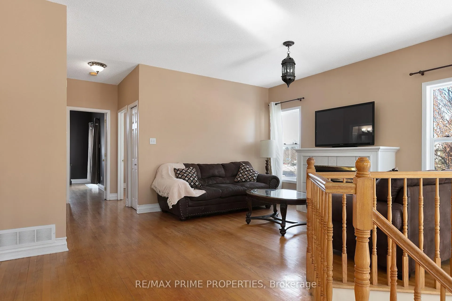Photo 4 of 1567 Rumford Drive, Ottawa, Fallingbrook/Pineridge — HOMEH
