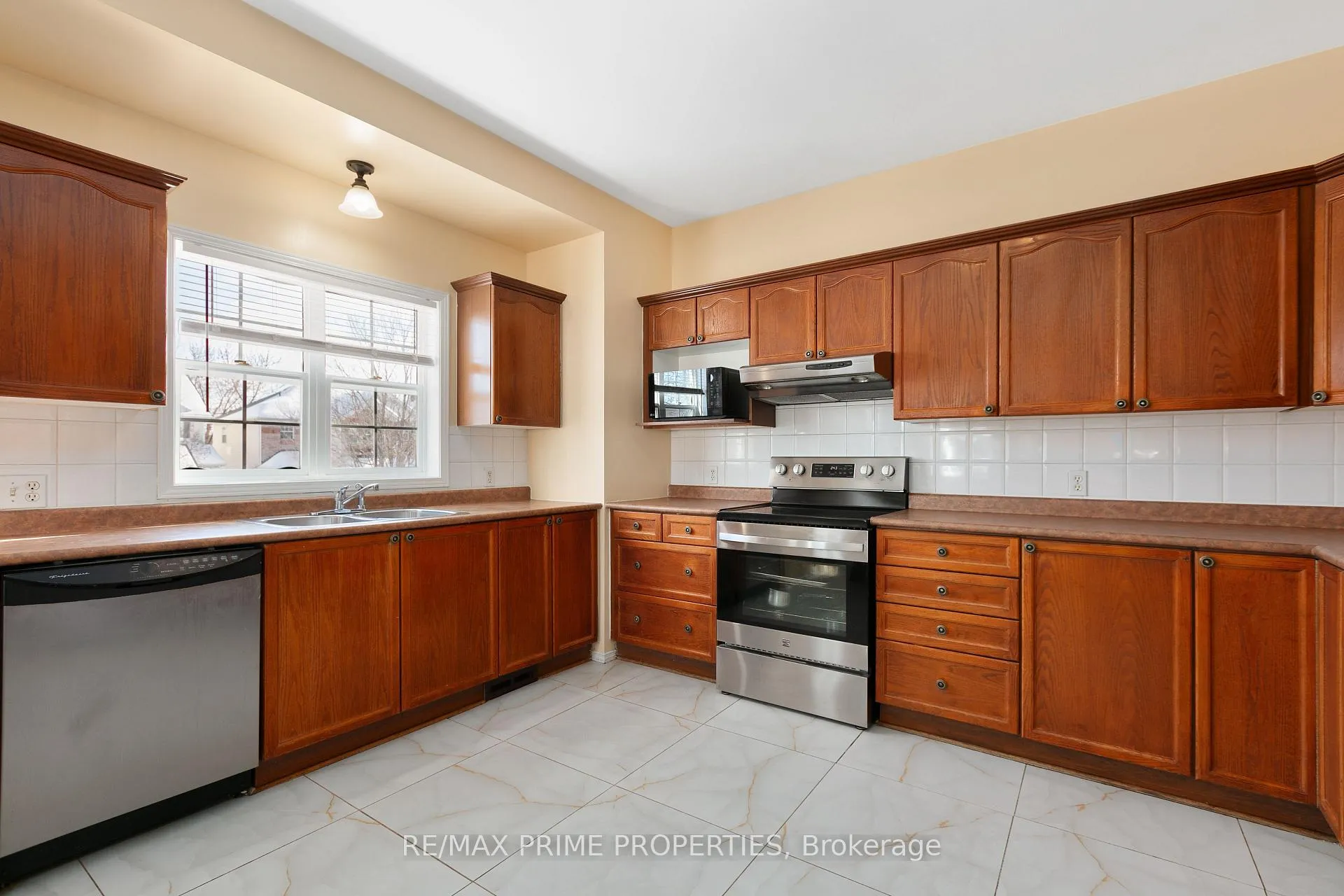 Photo 14 of 1567 Rumford Drive, Ottawa, Fallingbrook/Pineridge — HOMEH