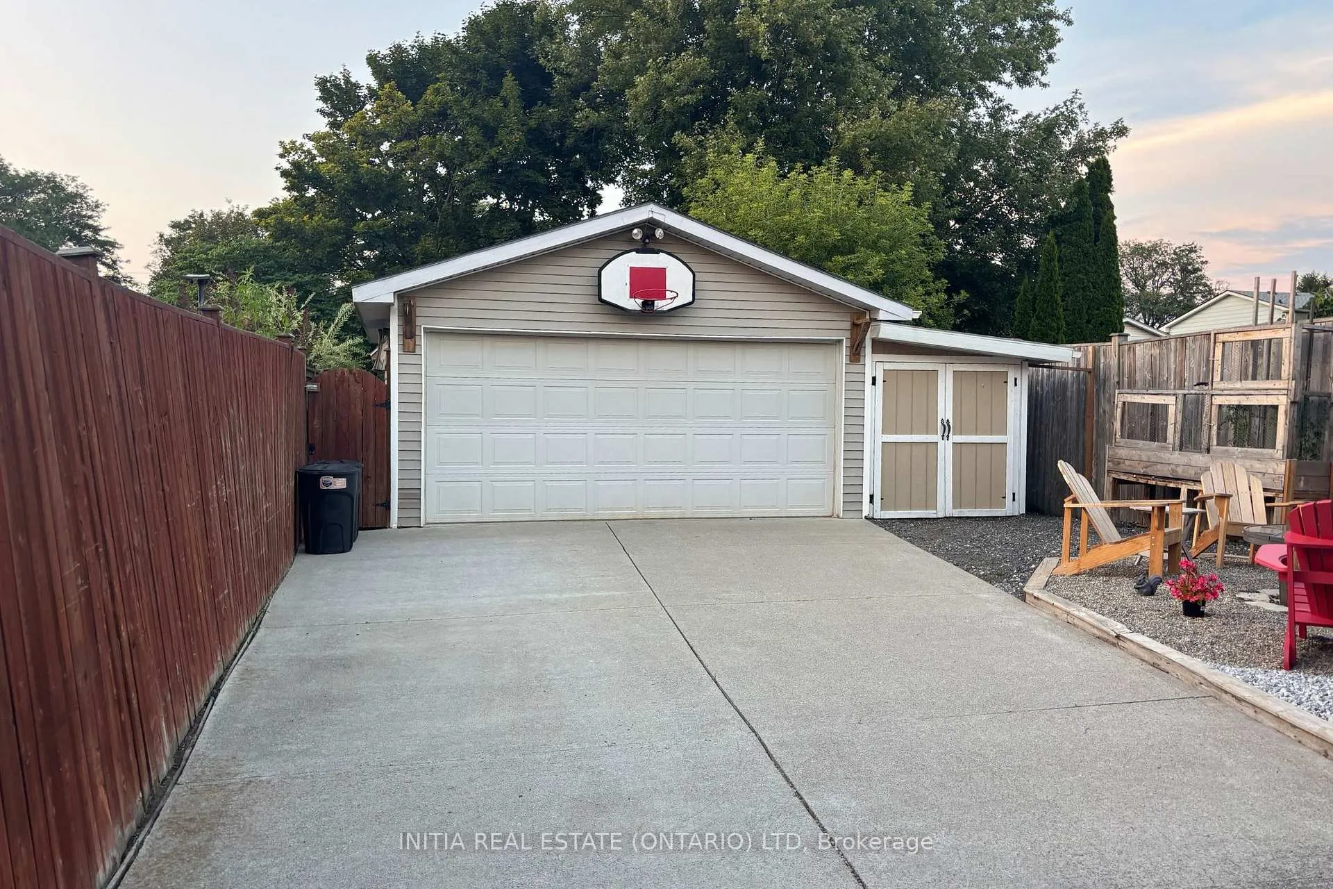Photo 2 of 862 Assiniboine Crescent, Sarnia — HOMEH