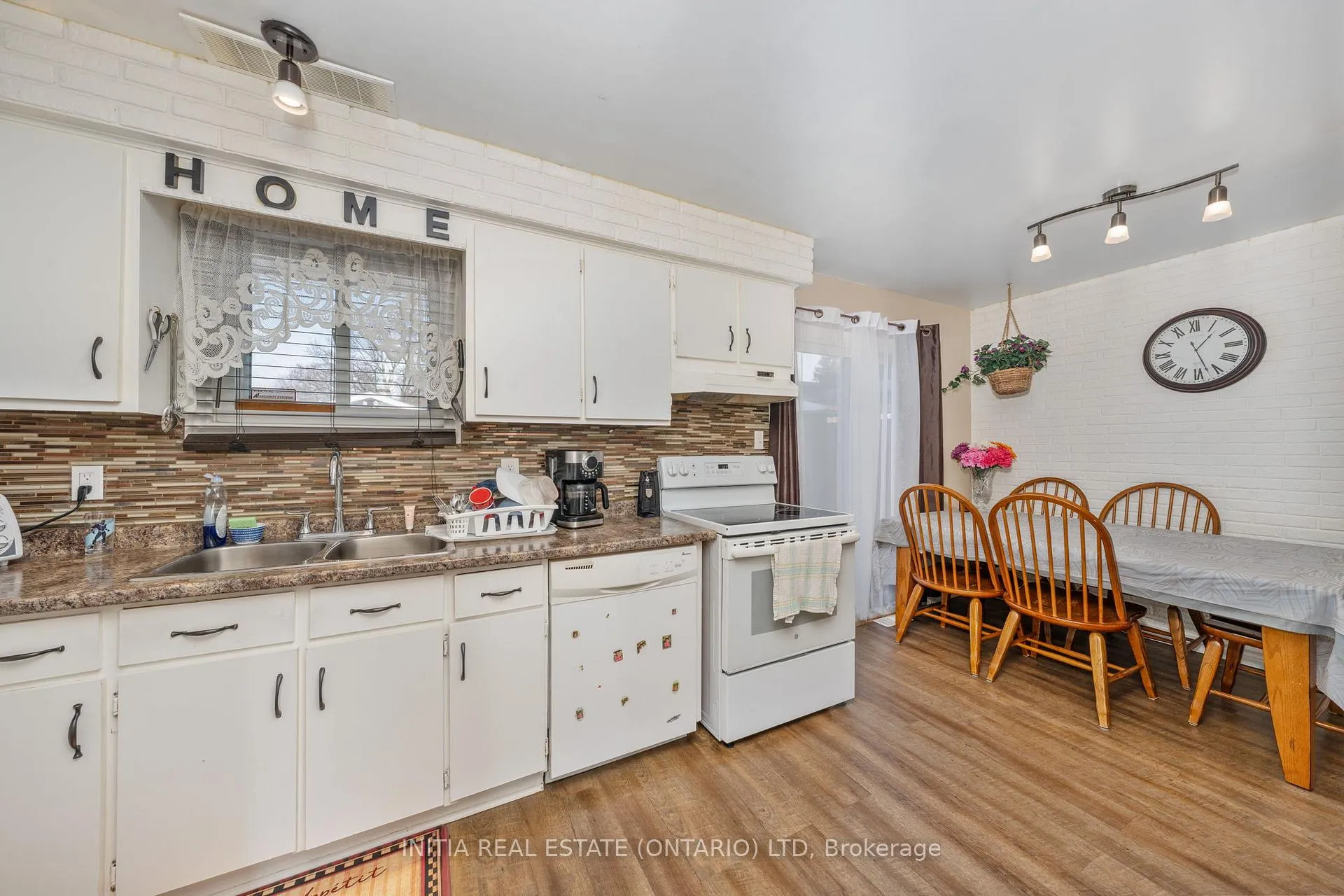 Photo 10 of 862 Assiniboine Crescent, Sarnia — HOMEH