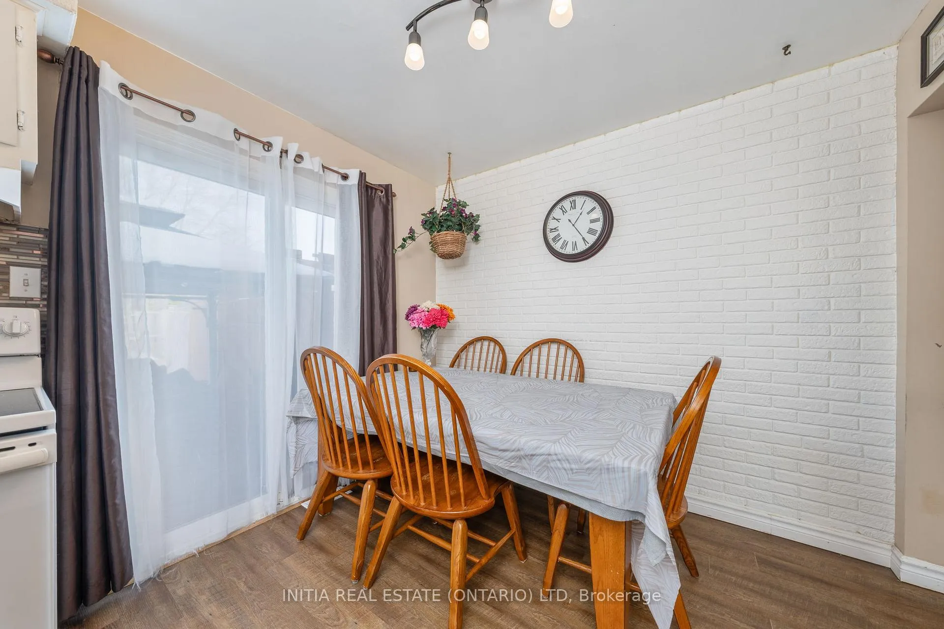 Photo 12 of 862 Assiniboine Crescent, Sarnia — HOMEH