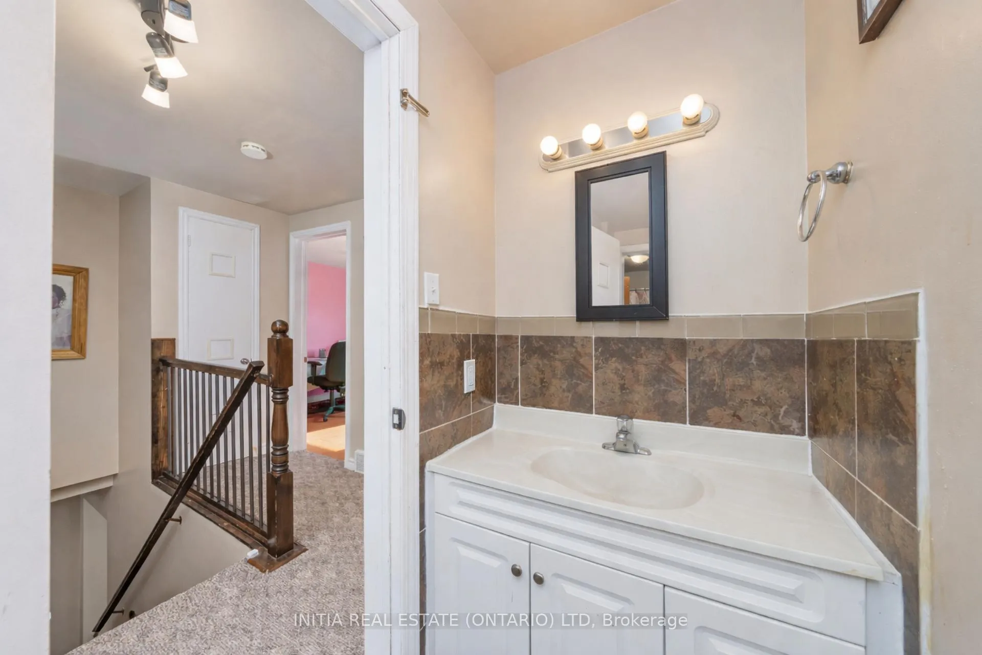 Photo 18 of 862 Assiniboine Crescent, Sarnia — HOMEH