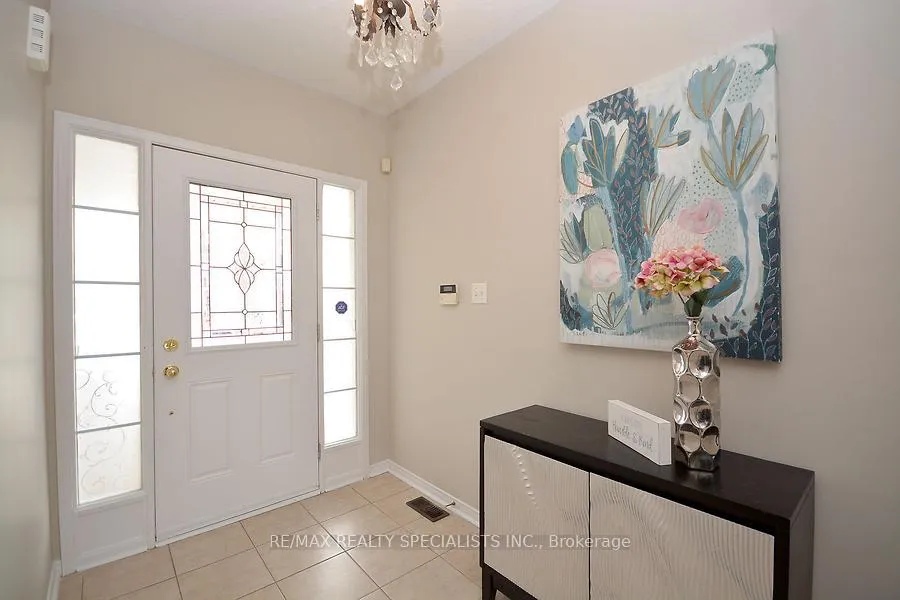 Photo 5 of 30 Galtee Road, Brampton, Credit Valley — HOMEH