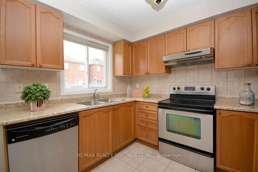Photo 14 of 30 Galtee Road, Brampton, Credit Valley — HOMEH