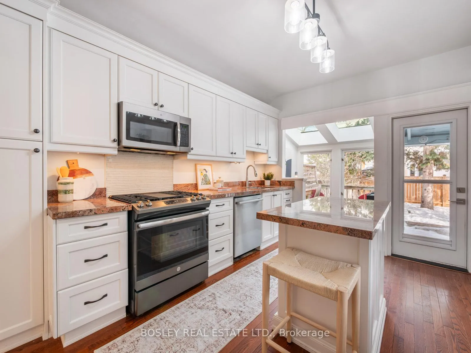 Photo 13 of 43 Bellefair Avenue, Toronto, The Beaches — HOMEH
