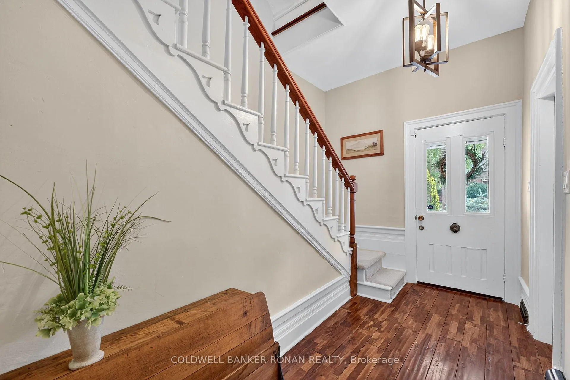 Photo 6 of 22 Centre Street N, New Tecumseth, Beeton — HOMEH