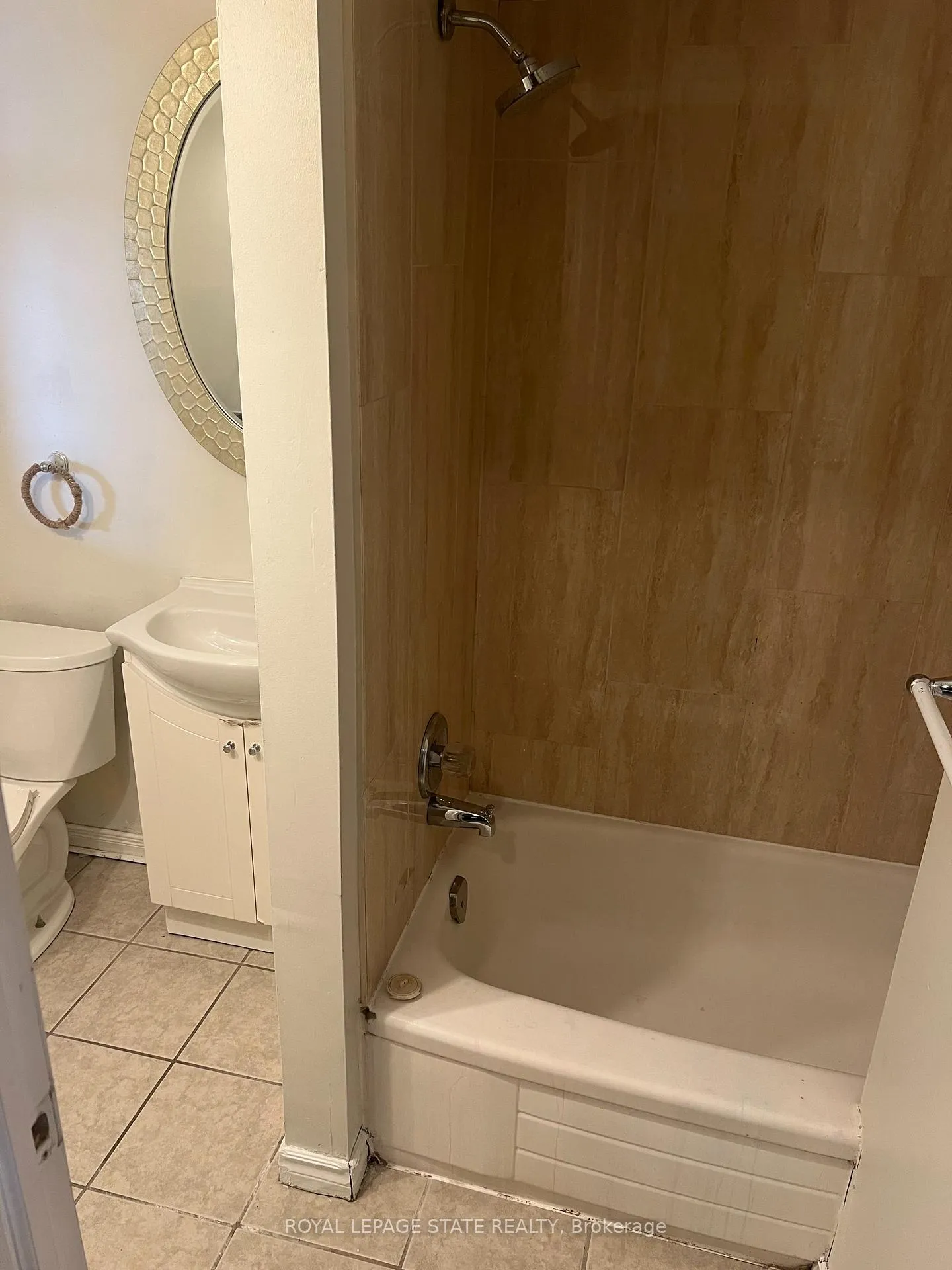 Photo 15 of Unit 2, 599 King Street E, Hamilton, Landsdale — HOMEH