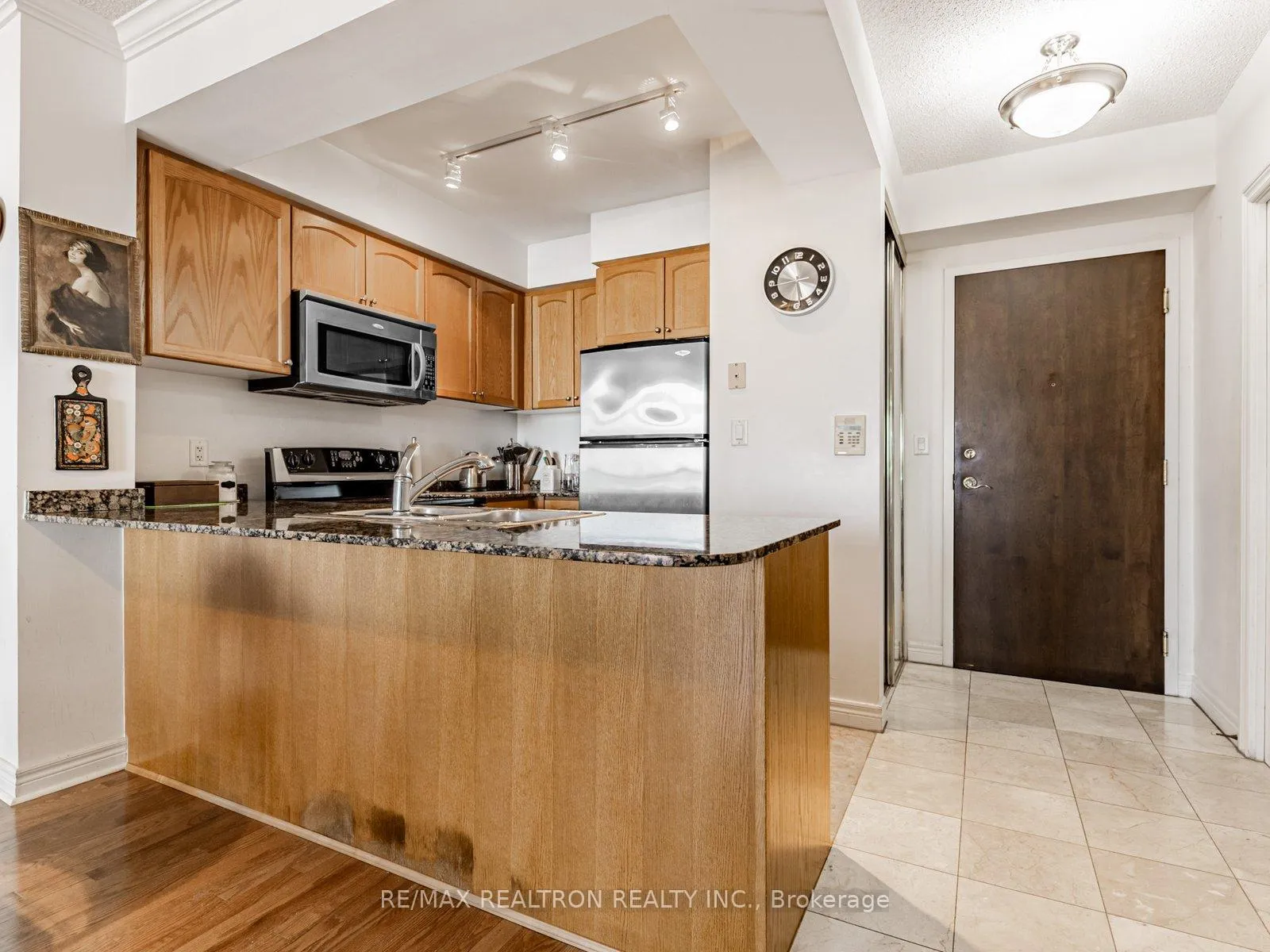 Photo 3 of Unit 608, 100 Promenade Circle, Vaughan, Brownridge — HOMEH