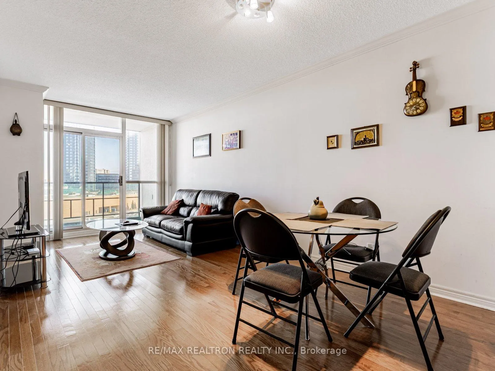 Photo 5 of Unit 608, 100 Promenade Circle, Vaughan, Brownridge — HOMEH