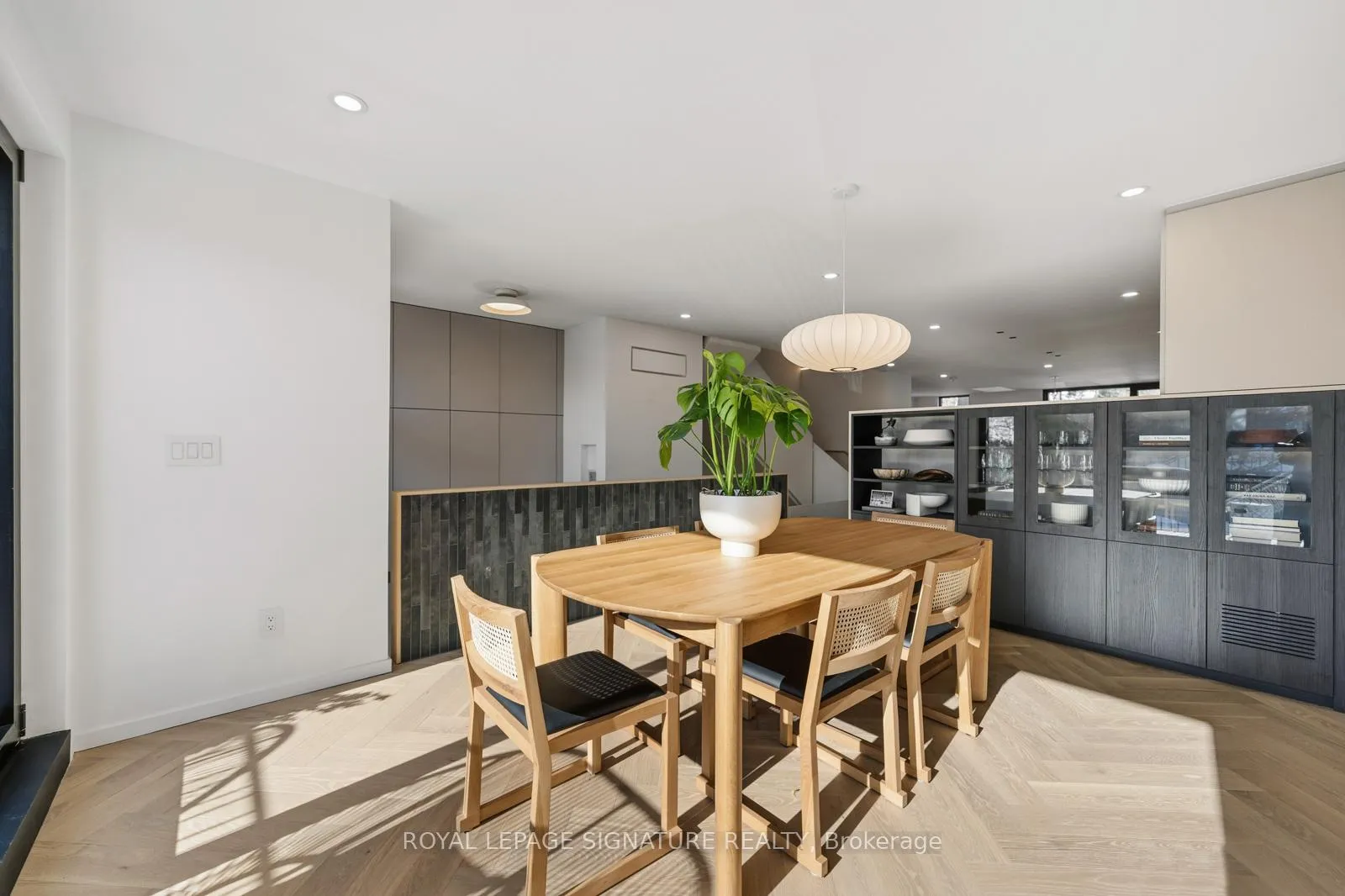 Photo 8 of 22 Duart Park Road, Toronto, The Beaches — HOMEH