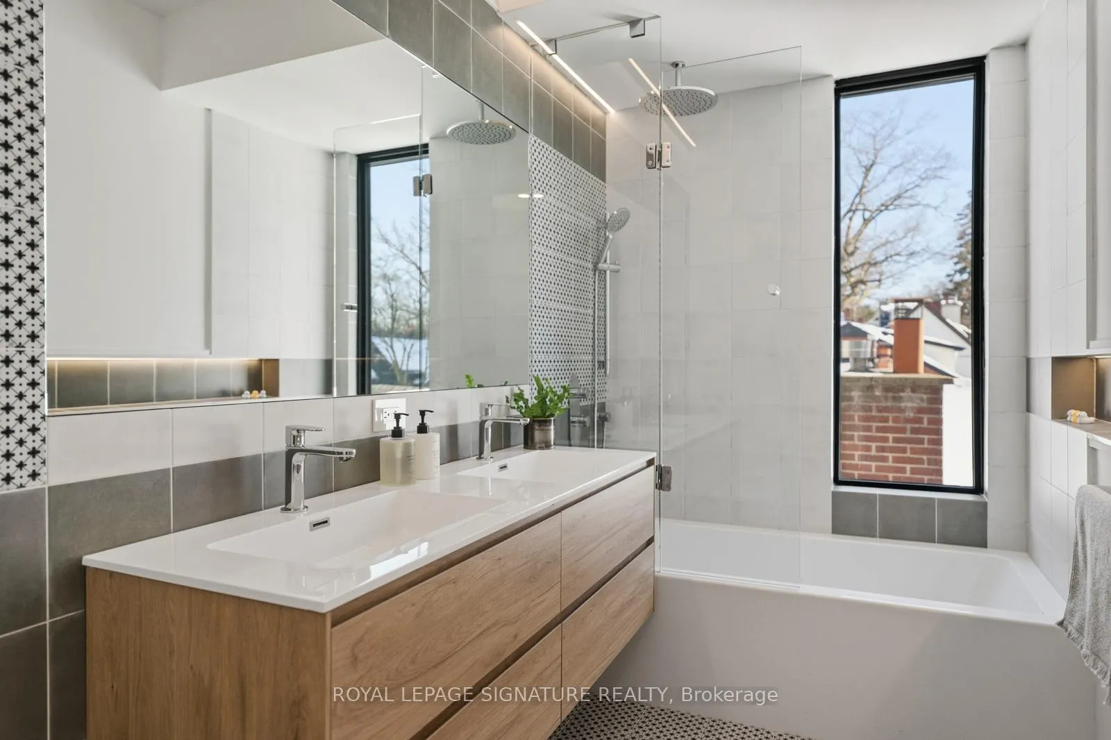 Photo 24 of 22 Duart Park Road, Toronto, The Beaches — HOMEH