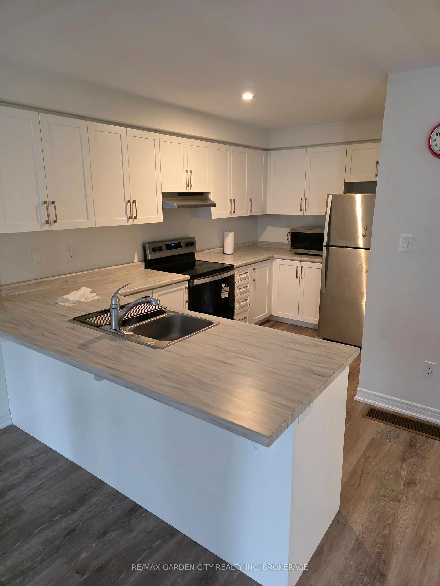 Photo 3 of 62 Dryden Lane, Hamilton, McQuesten — HOMEH