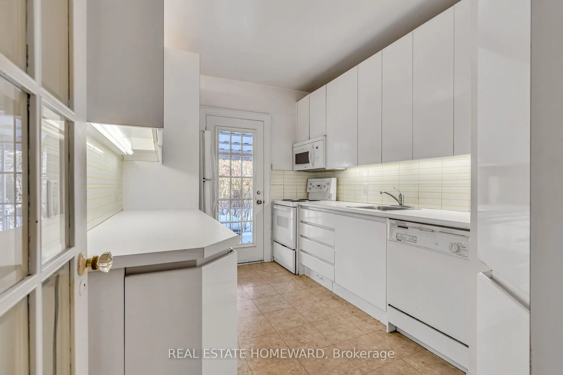 Photo 10 of 94 Fairlawn Avenue, Toronto, Lawrence Park North — HOMEH
