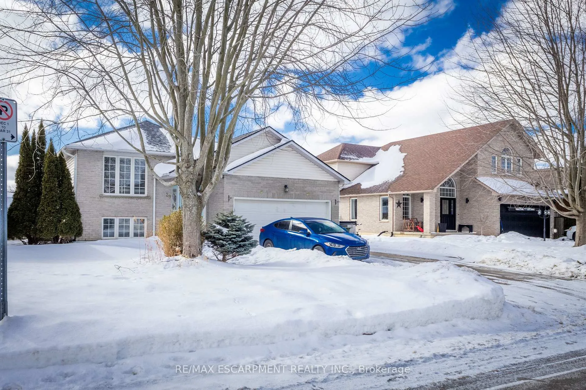 Photo 3 of 29 Longview Court, Hamilton, Mount Hope — HOMEH