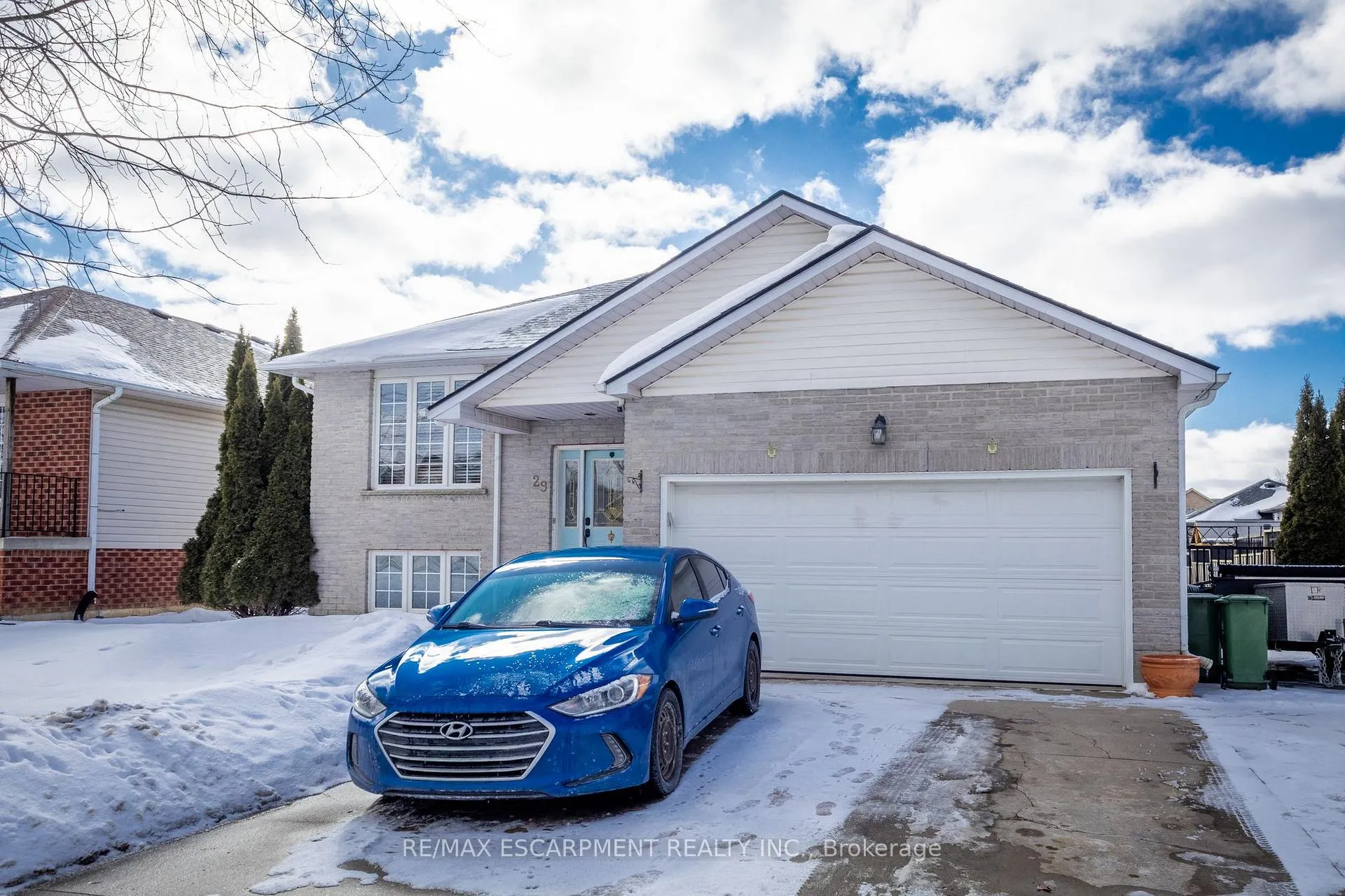 Photo 4 of 29 Longview Court, Hamilton, Mount Hope — HOMEH
