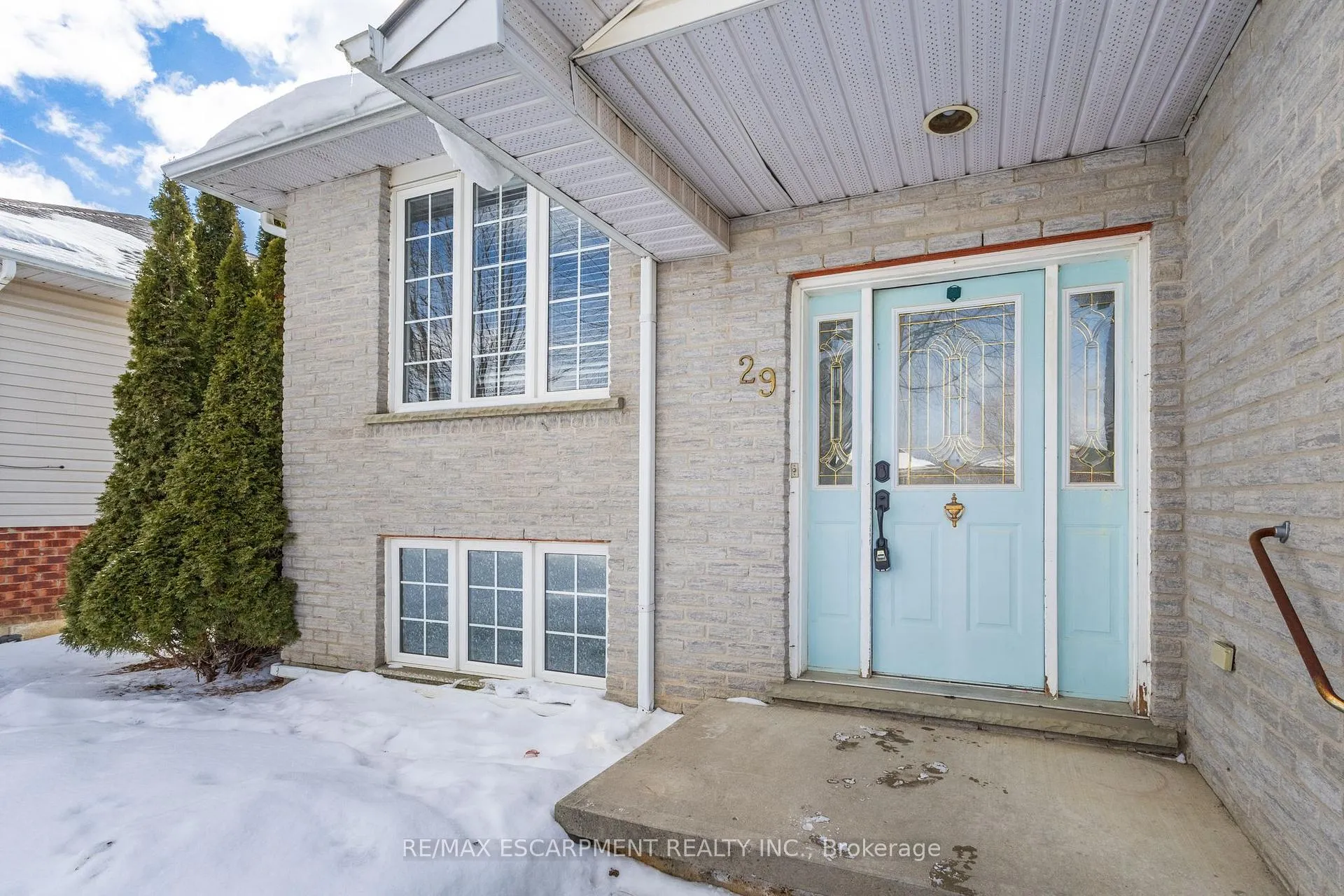 Photo 5 of 29 Longview Court, Hamilton, Mount Hope — HOMEH