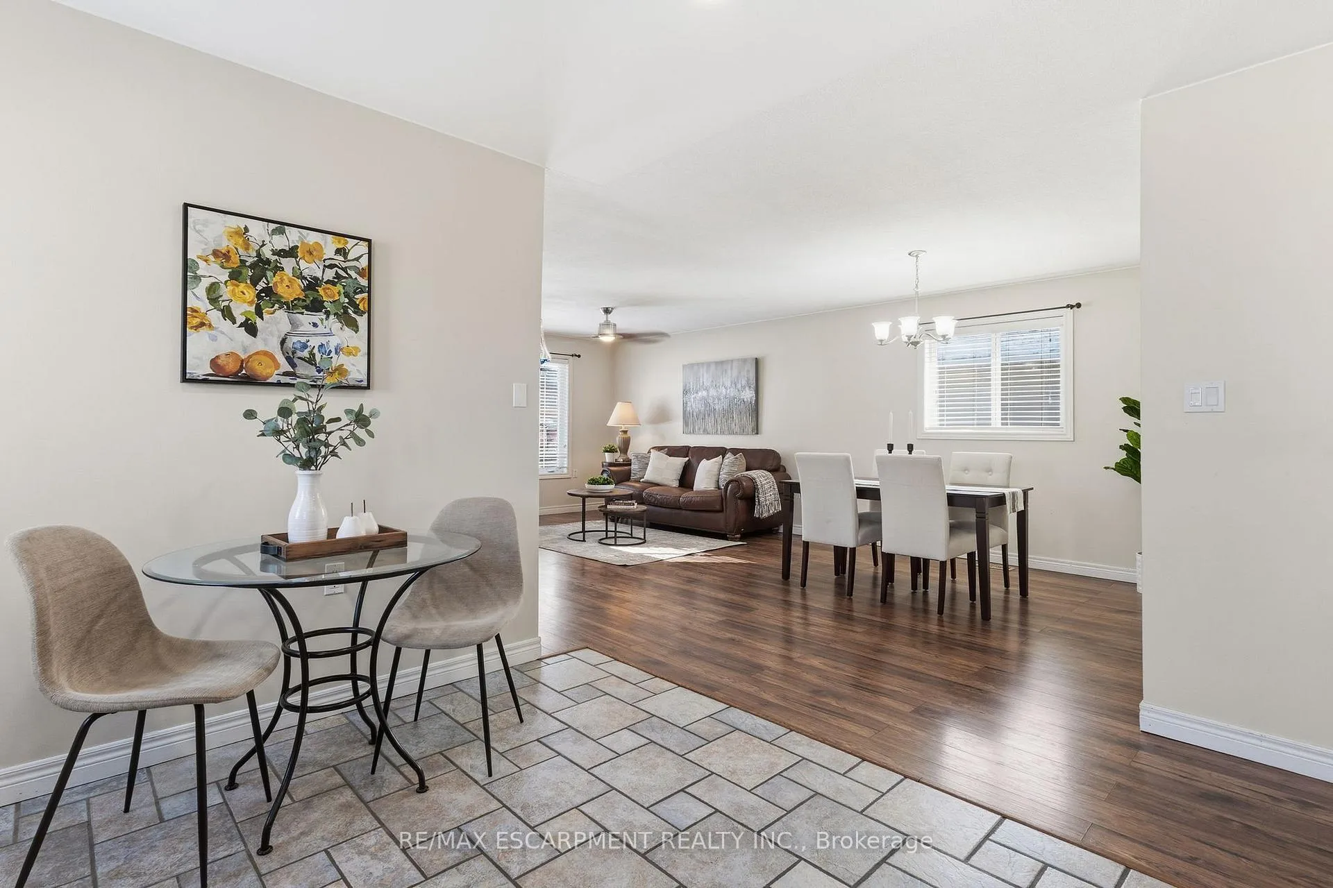 Photo 10 of 29 Longview Court, Hamilton, Mount Hope — HOMEH