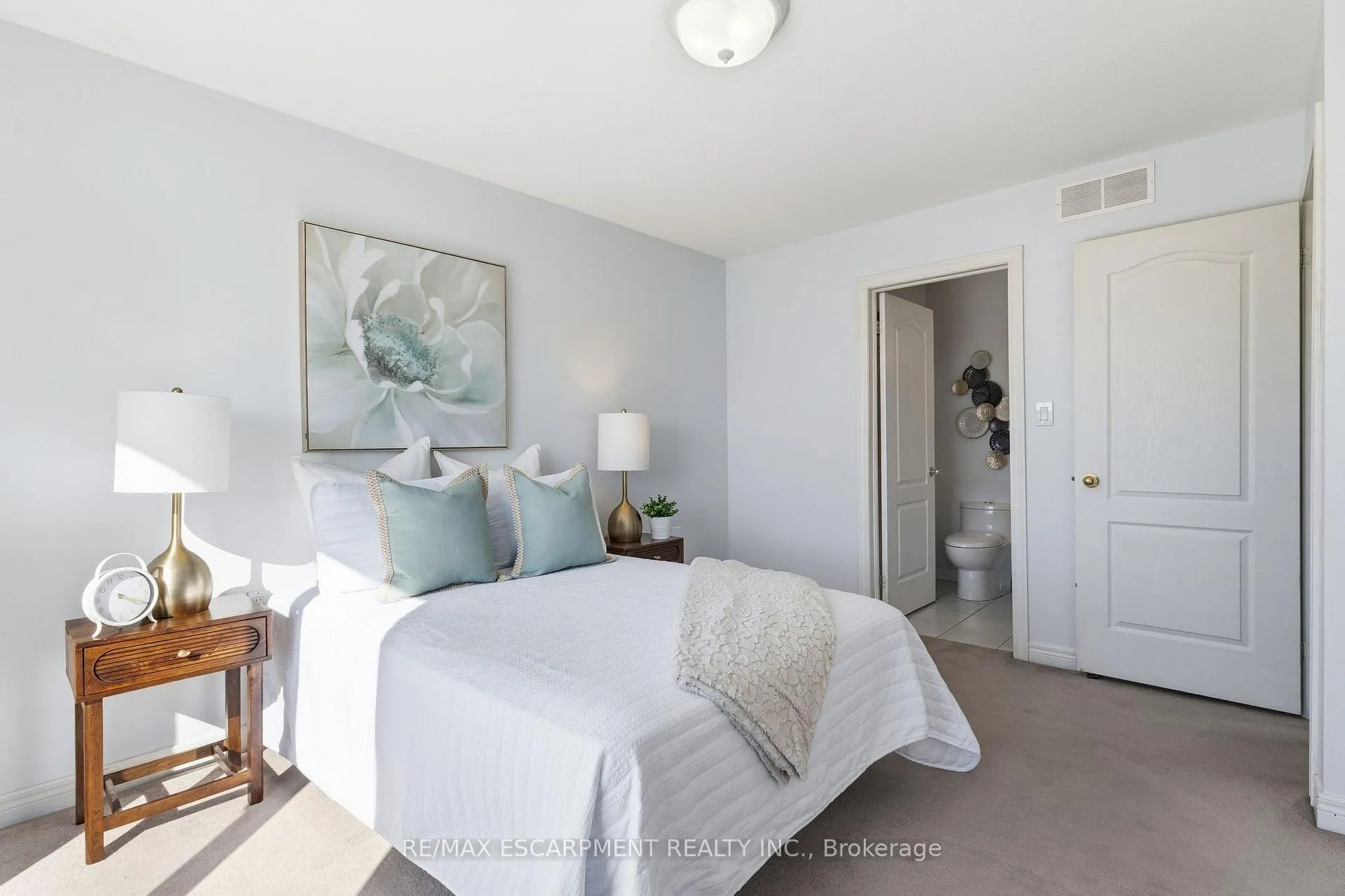 Photo 18 of 29 Longview Court, Hamilton, Mount Hope — HOMEH