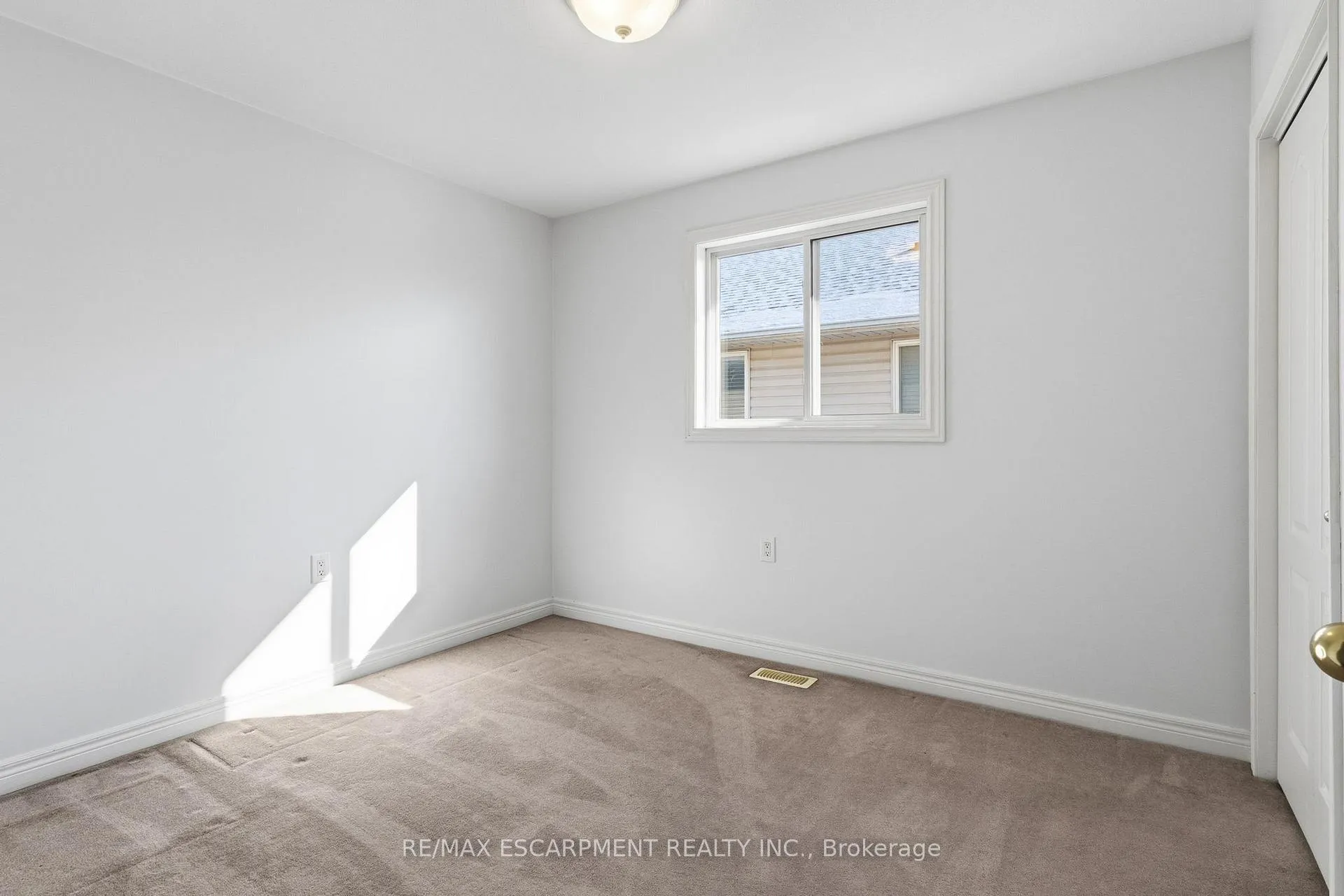 Photo 19 of 29 Longview Court, Hamilton, Mount Hope — HOMEH