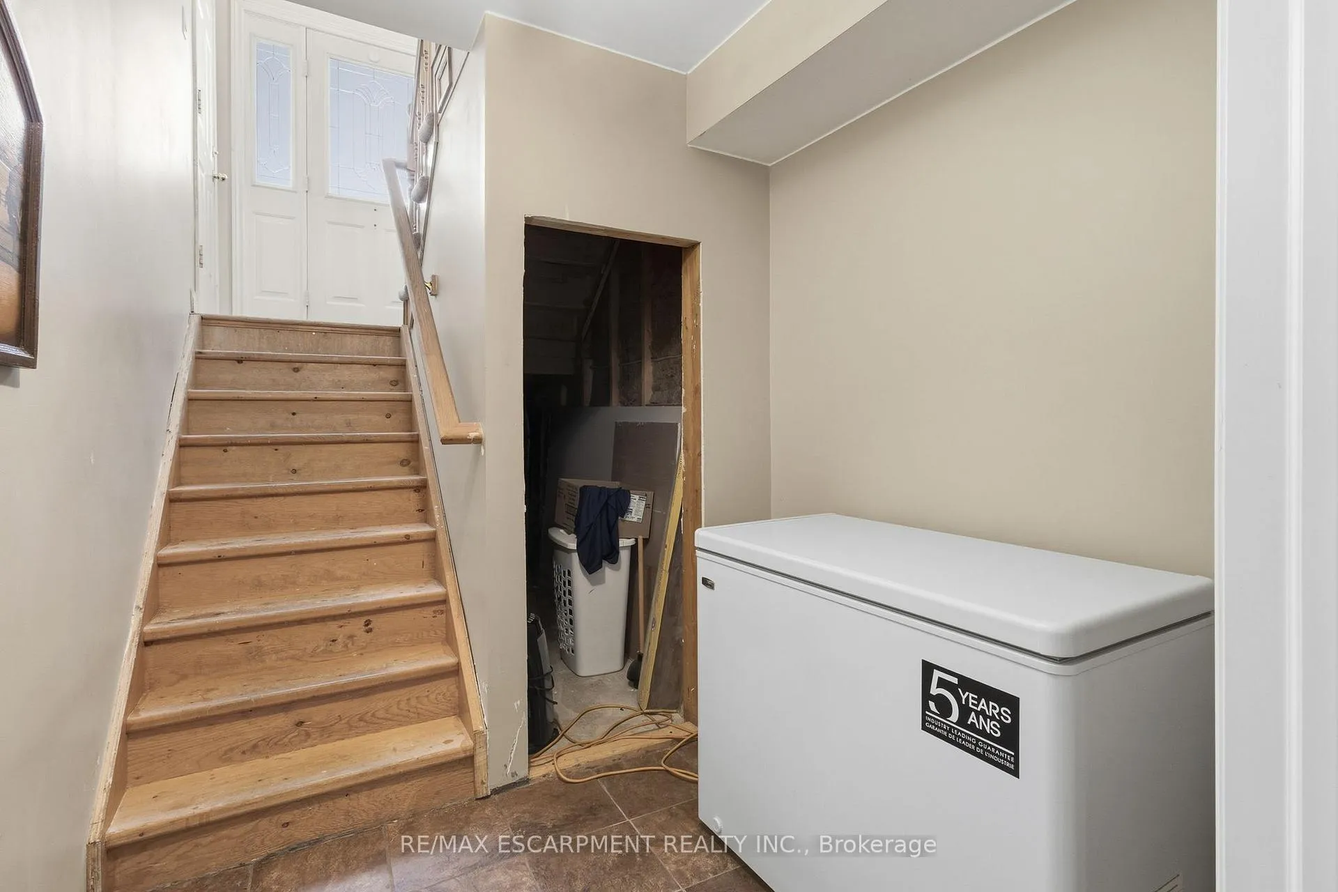 Photo 22 of 29 Longview Court, Hamilton, Mount Hope — HOMEH