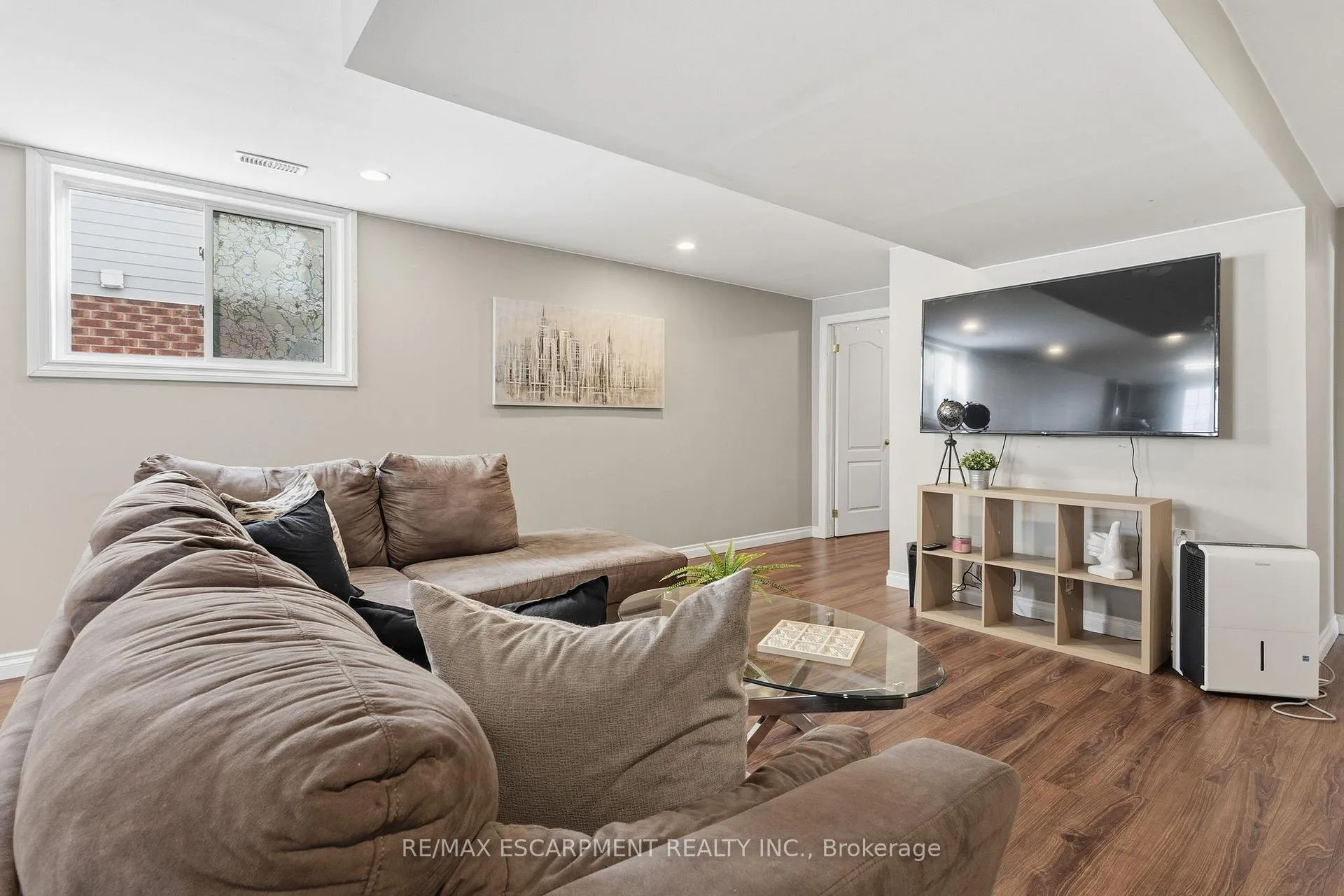 Photo 26 of 29 Longview Court, Hamilton, Mount Hope — HOMEH