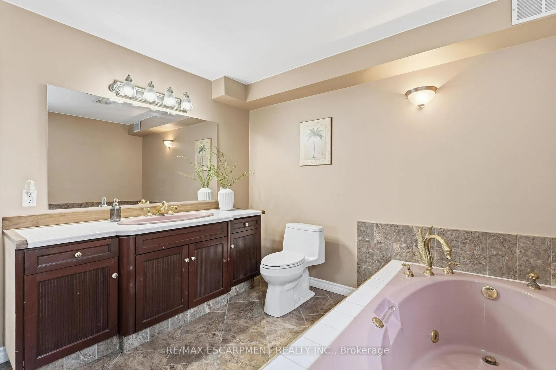 Photo 31 of 29 Longview Court, Hamilton, Mount Hope — HOMEH