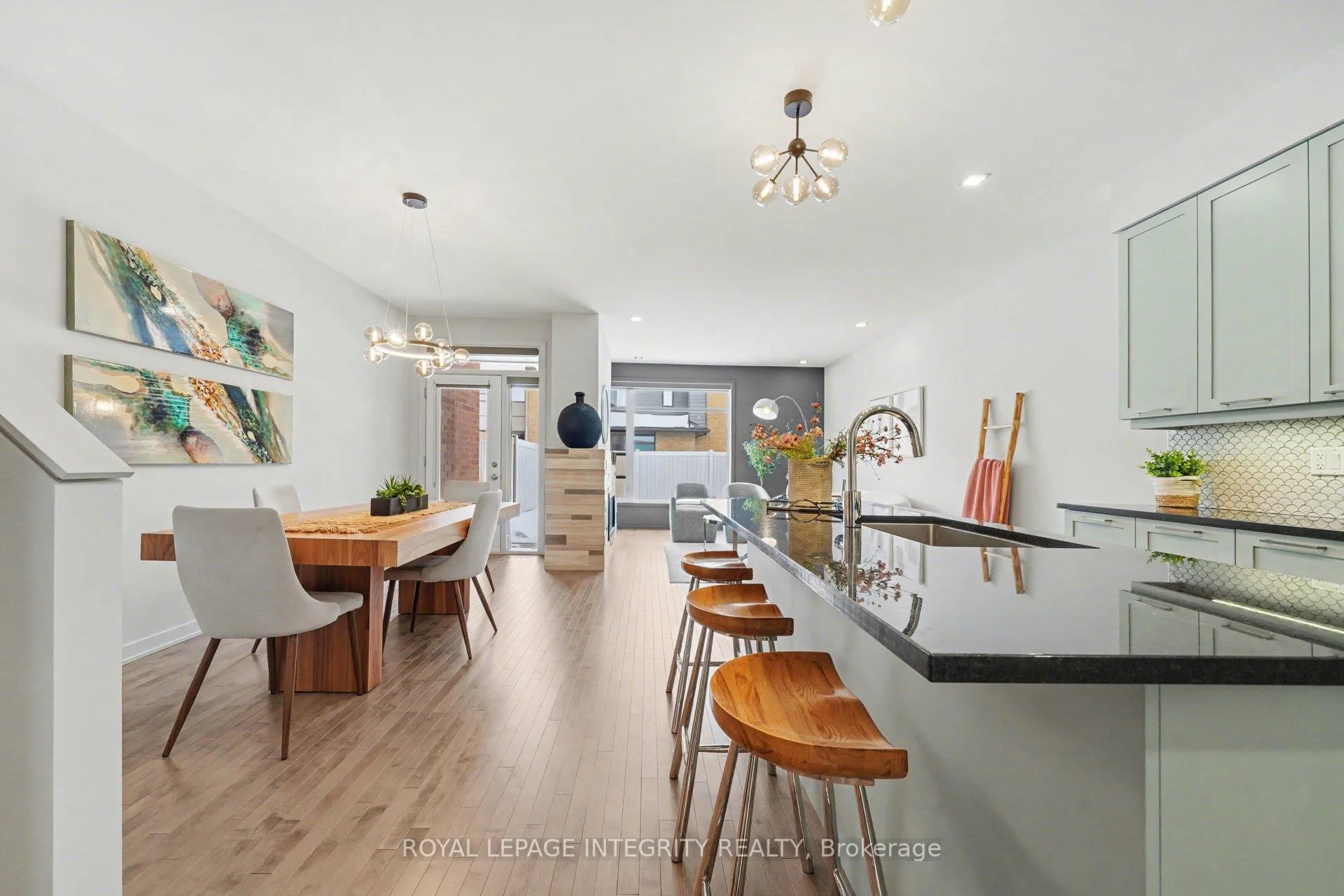 Photo 4 of 725 Guardian Grove, Ottawa, Riverside South/Gloucester Glen — HOMEH