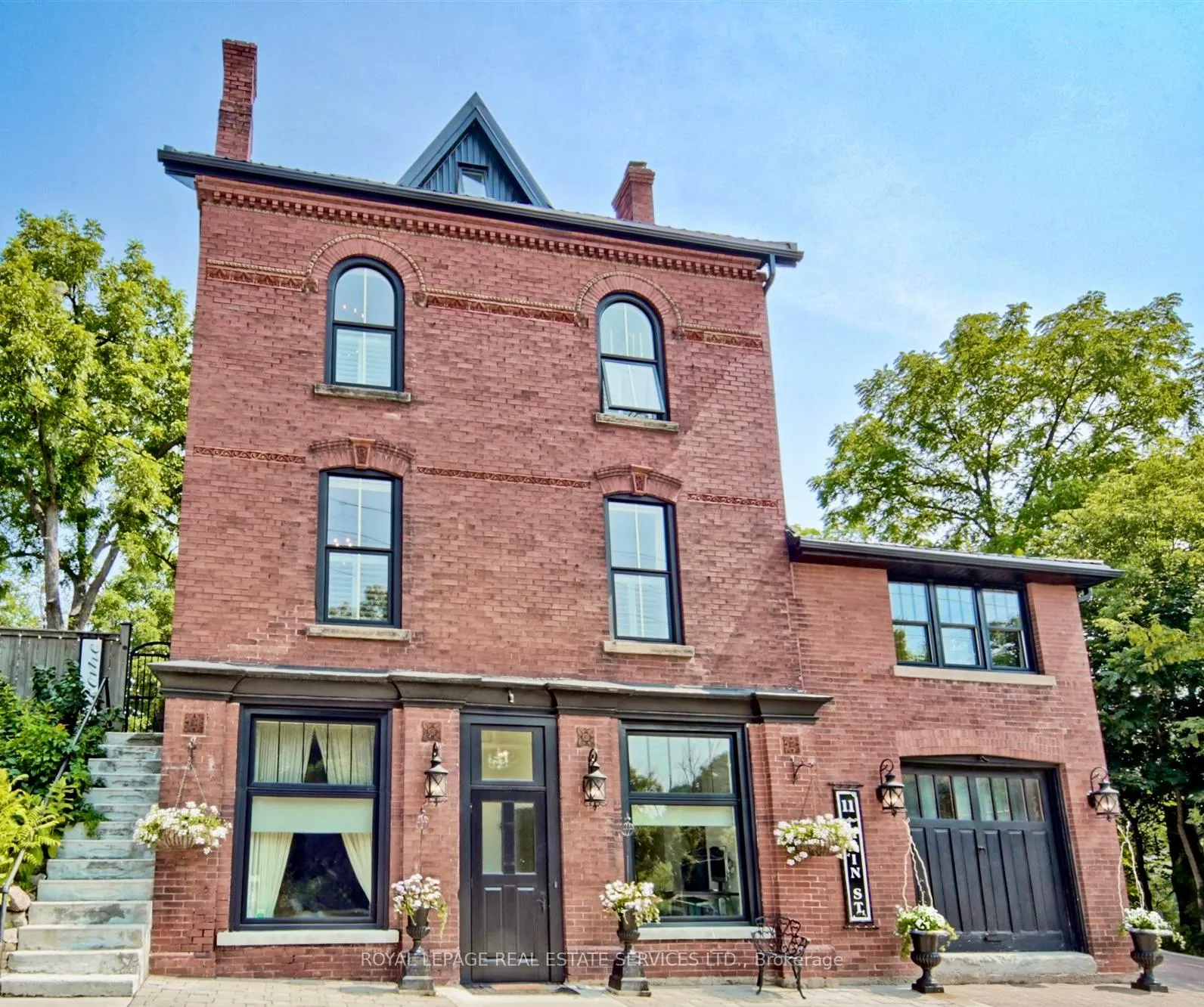 Front of 11 Main Street S