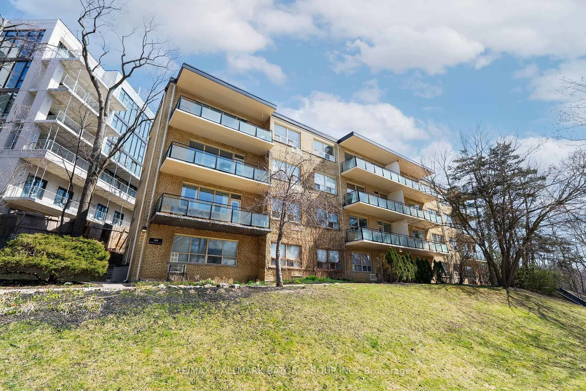 Photo 2 of Unit 403, 159 Russell Hill Road, Toronto, Casa Loma — HOMEH