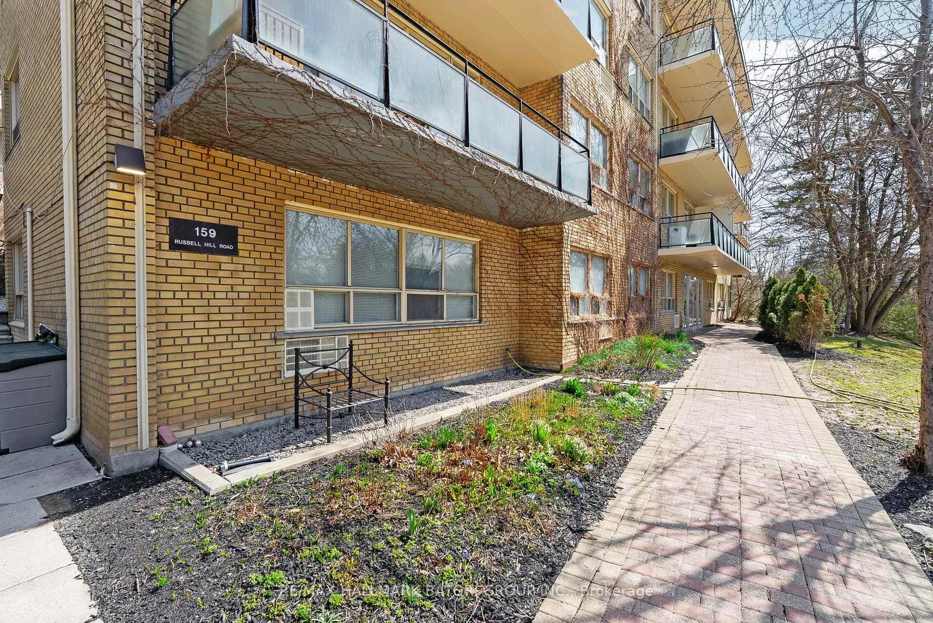 Photo 3 of Unit 403, 159 Russell Hill Road, Toronto, Casa Loma — HOMEH