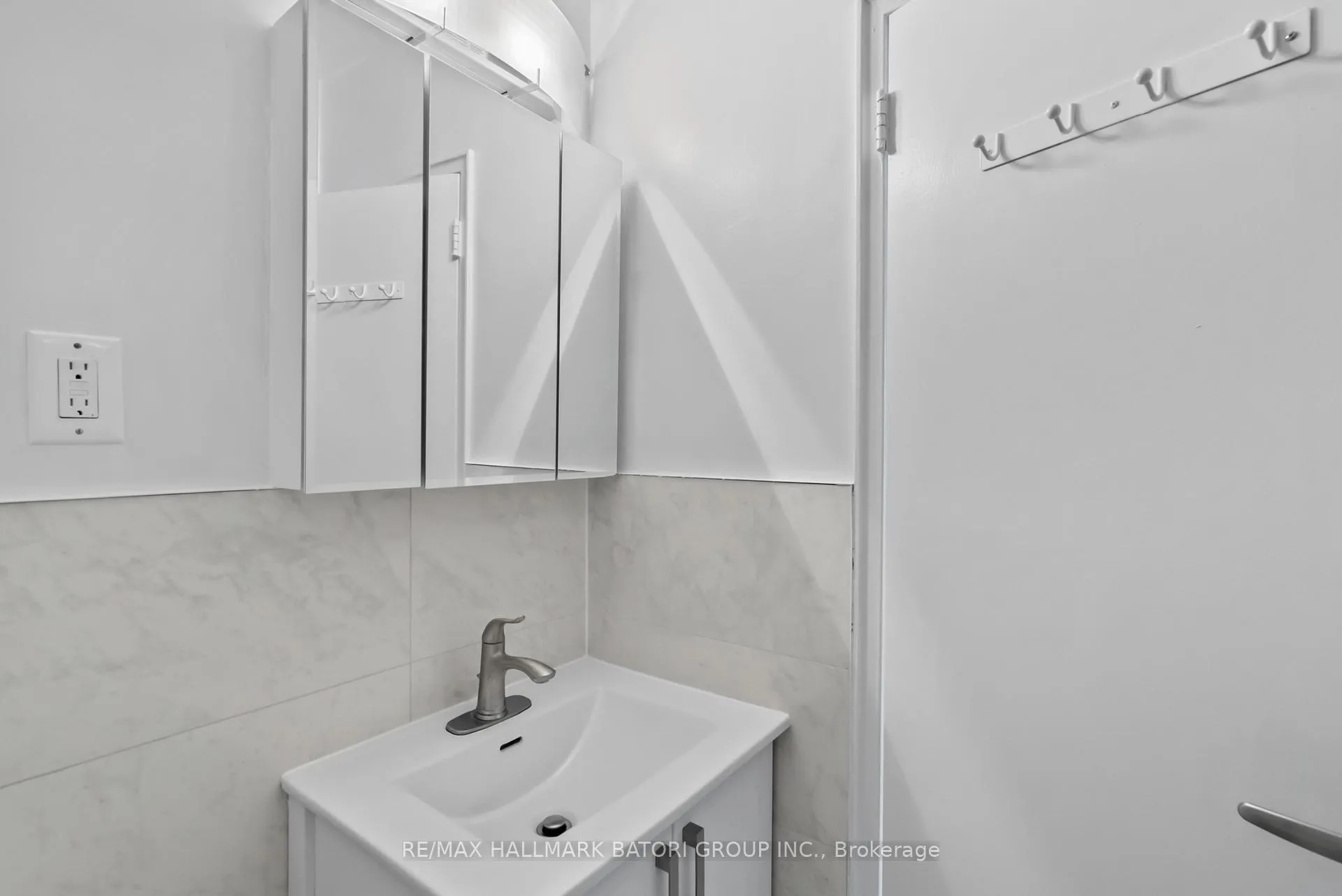 Photo 13 of Unit 403, 159 Russell Hill Road, Toronto, Casa Loma — HOMEH