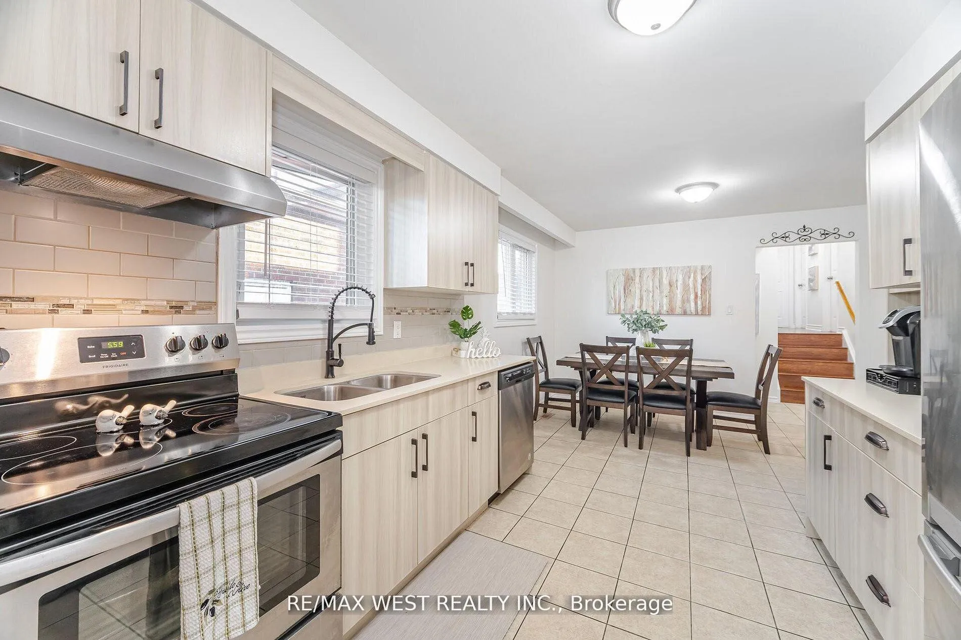 Photo 4 of 17 Malcolm Crescent, Brampton, Central Park — HOMEH