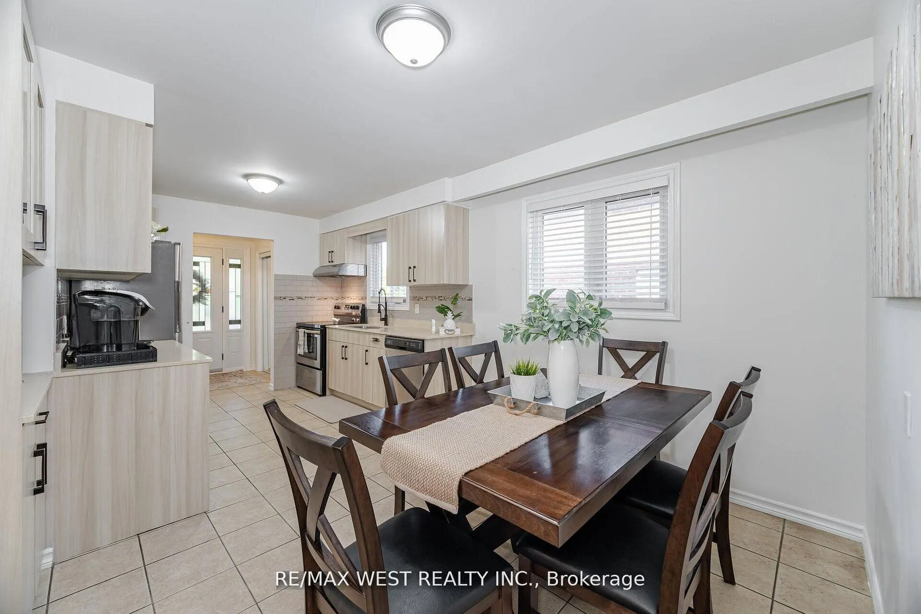 Photo 5 of 17 Malcolm Crescent, Brampton, Central Park — HOMEH