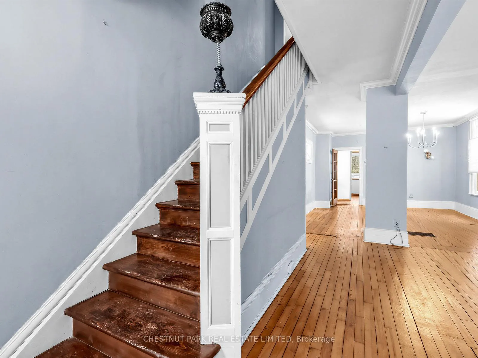 Photo 3 of 38 Walmsley Boulevard, Toronto, Yonge-St. Clair — HOMEH