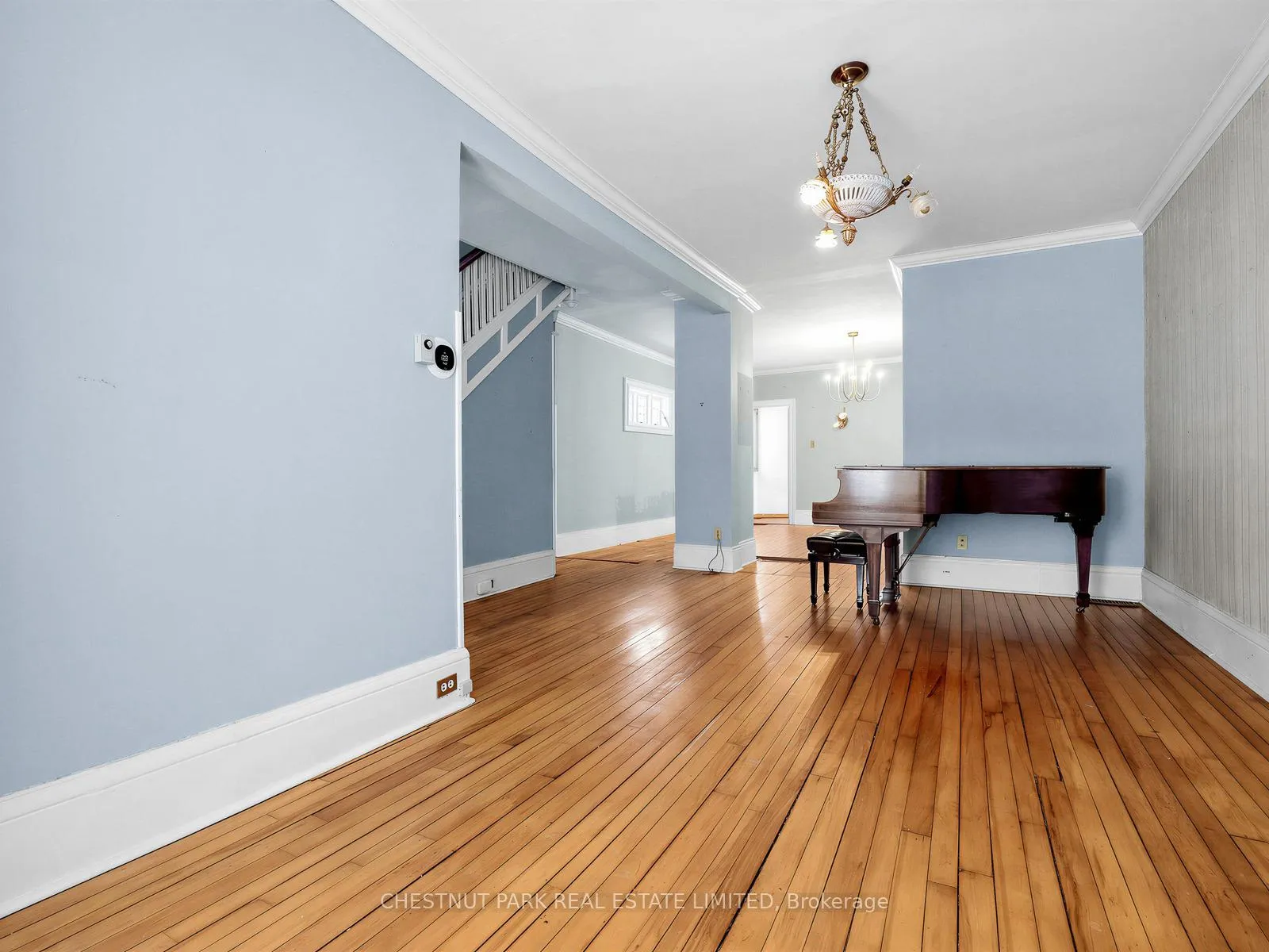 Photo 5 of 38 Walmsley Boulevard, Toronto, Yonge-St. Clair — HOMEH