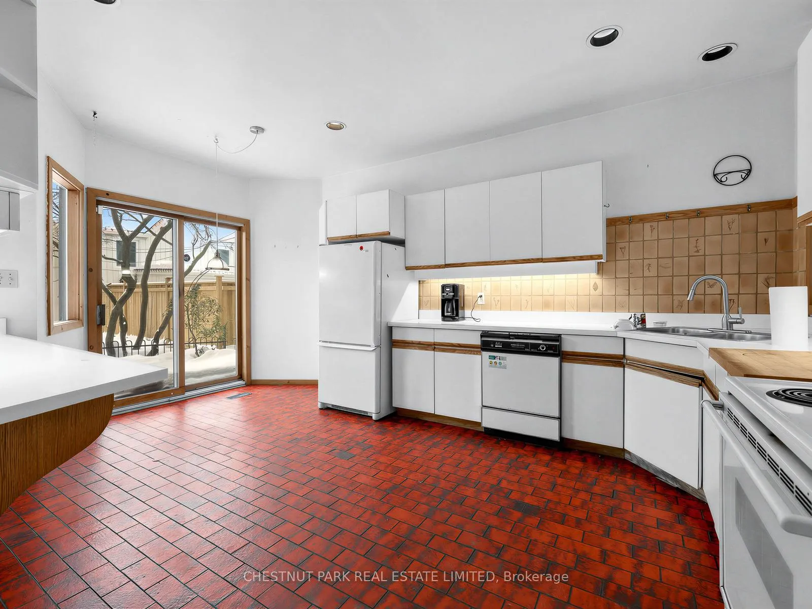 Photo 6 of 38 Walmsley Boulevard, Toronto, Yonge-St. Clair — HOMEH