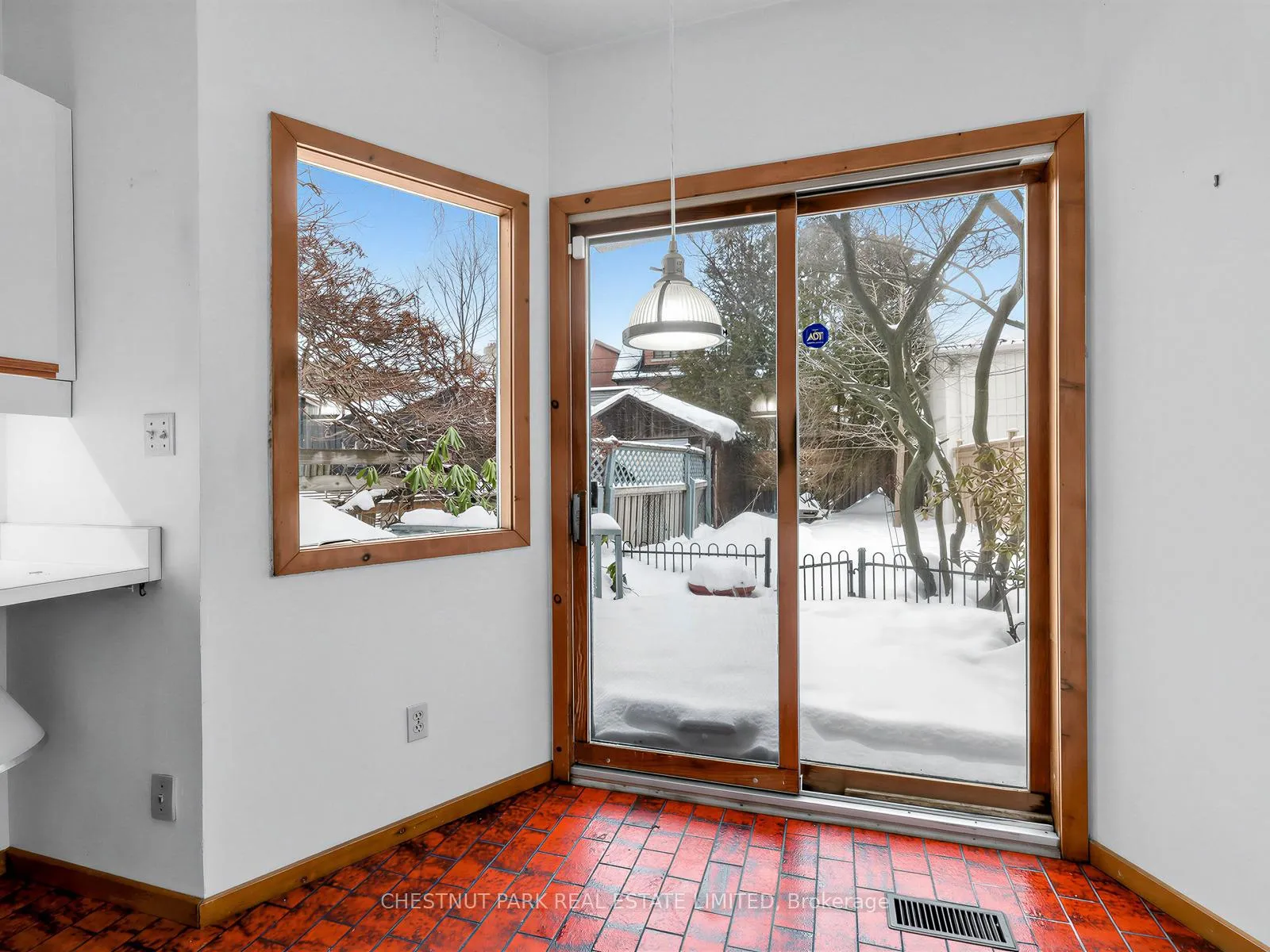 Photo 10 of 38 Walmsley Boulevard, Toronto, Yonge-St. Clair — HOMEH