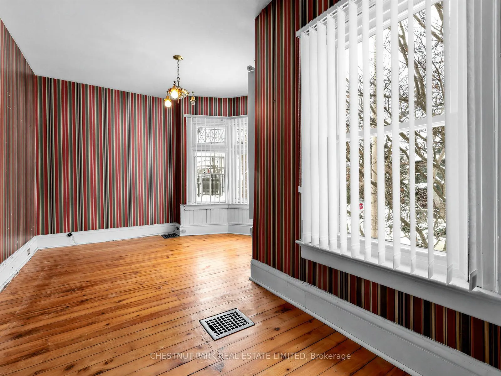 Photo 14 of 38 Walmsley Boulevard, Toronto, Yonge-St. Clair — HOMEH