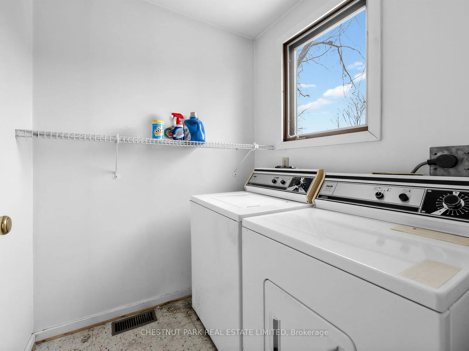 Photo 20 of 38 Walmsley Boulevard, Toronto, Yonge-St. Clair — HOMEH