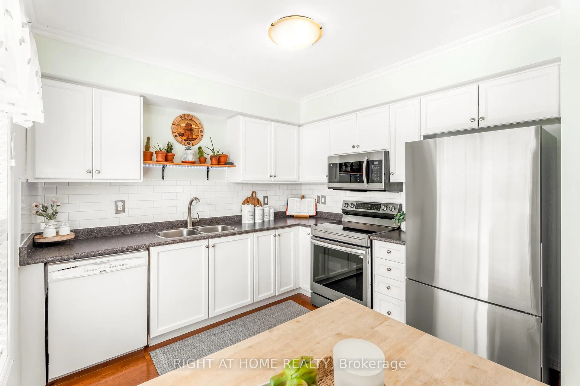 Photo 9 of 146 Maplewood Drive, Essa, Angus — HOMEH