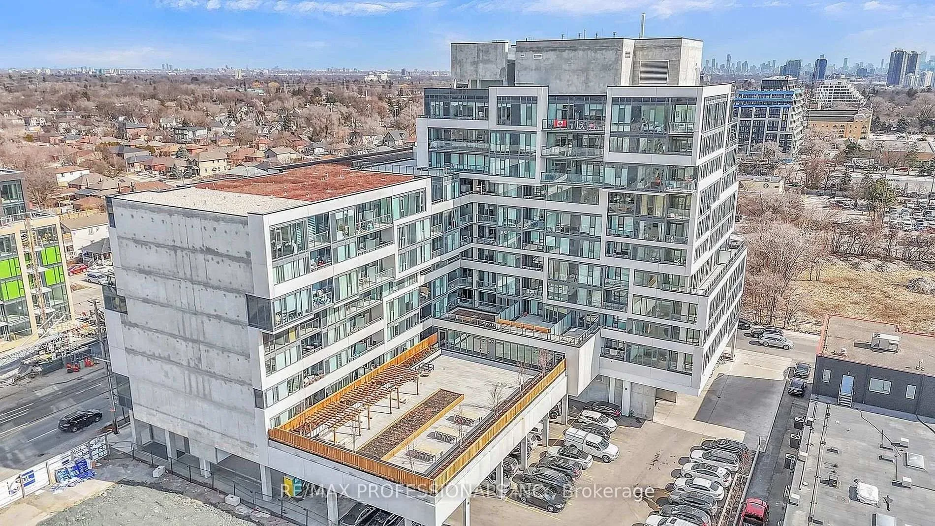 Front of Unit 313, 859 The Queensway