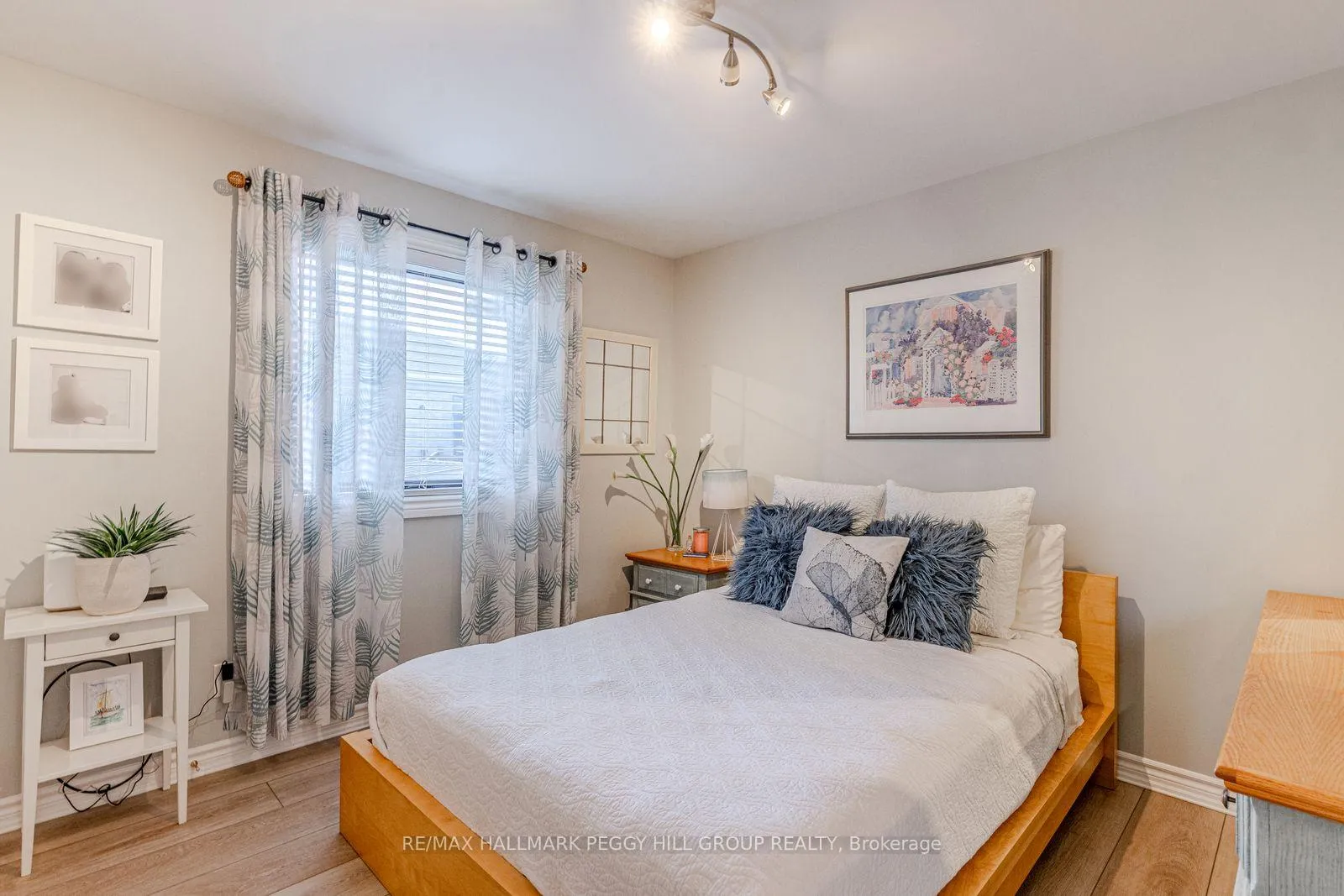 Photo 9 of 236 Pringle Drive, Barrie, Edgehill Drive — HOMEH