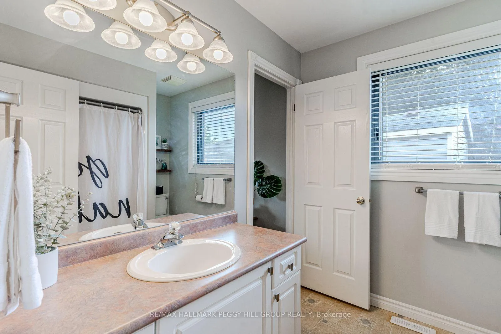 Photo 10 of 236 Pringle Drive, Barrie, Edgehill Drive — HOMEH