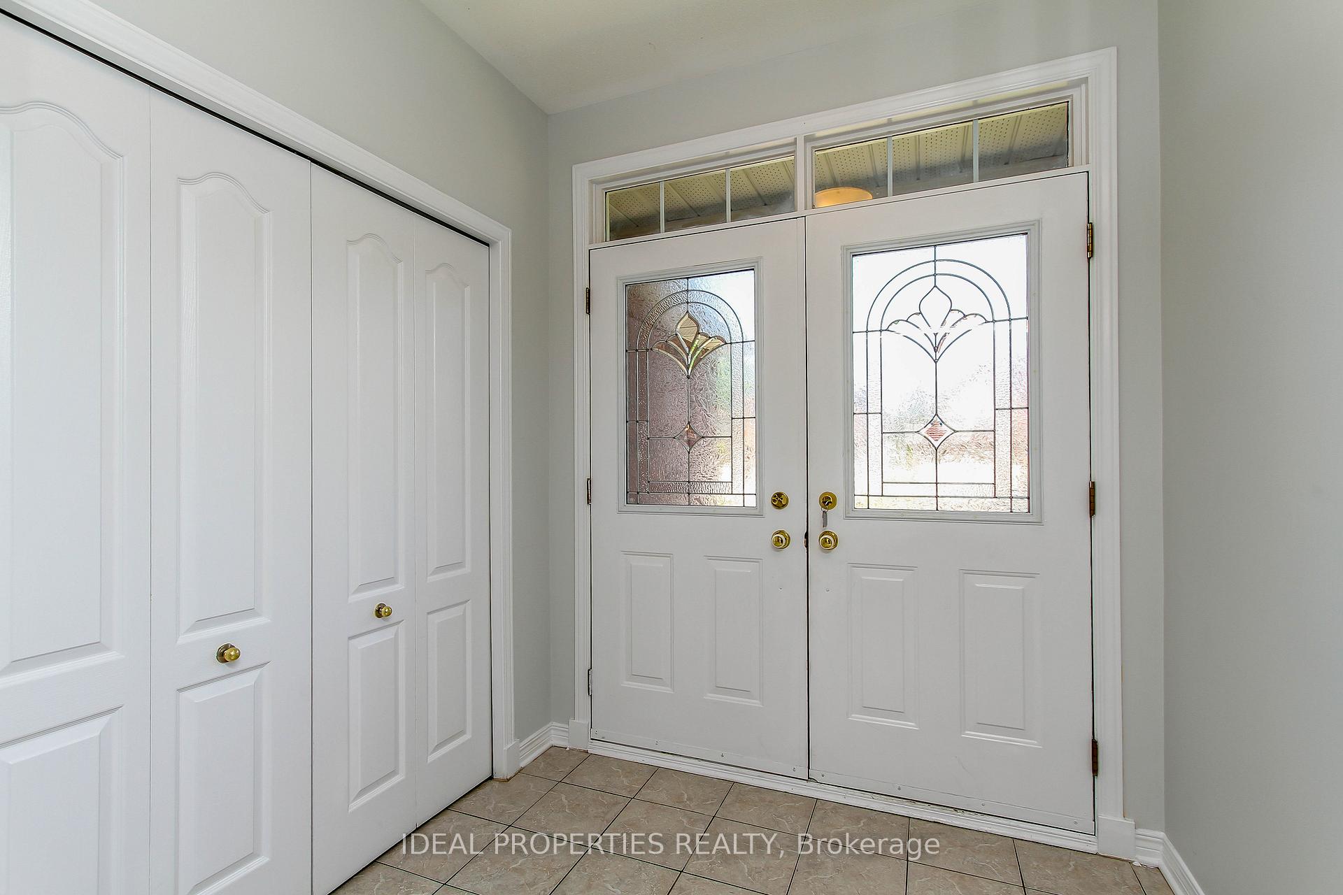 Photo 3 of 27 Fanterra Way, Ottawa, Hunt Club Park/Greenboro — HOMEH