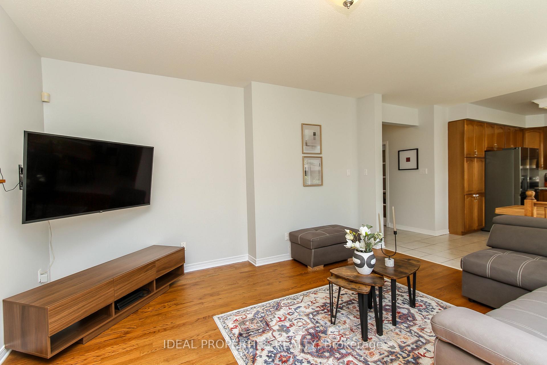 Photo 13 of 27 Fanterra Way, Ottawa, Hunt Club Park/Greenboro — HOMEH