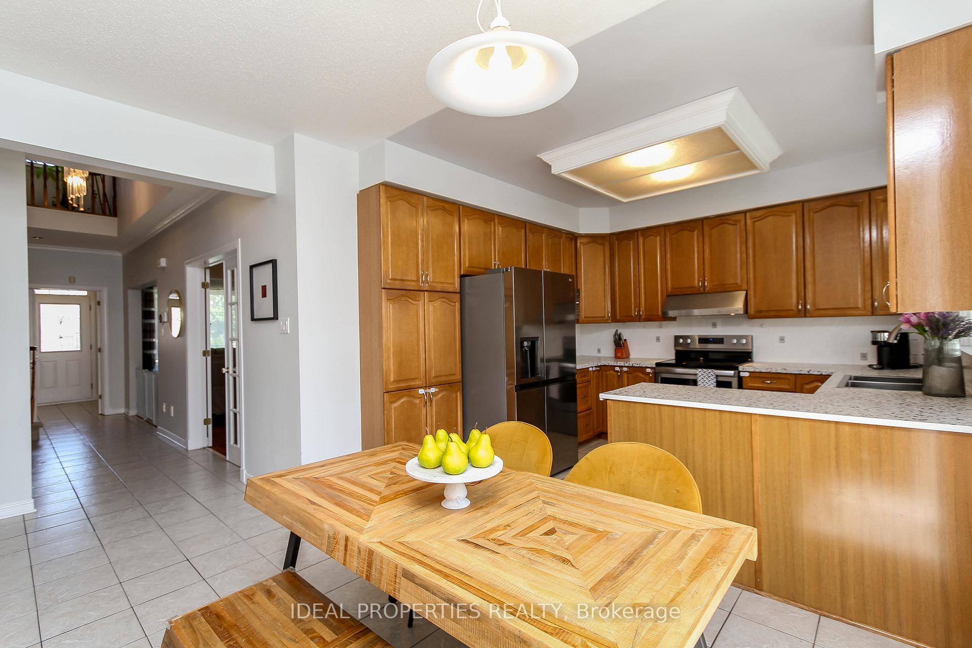 Photo 15 of 27 Fanterra Way, Ottawa, Hunt Club Park/Greenboro — HOMEH