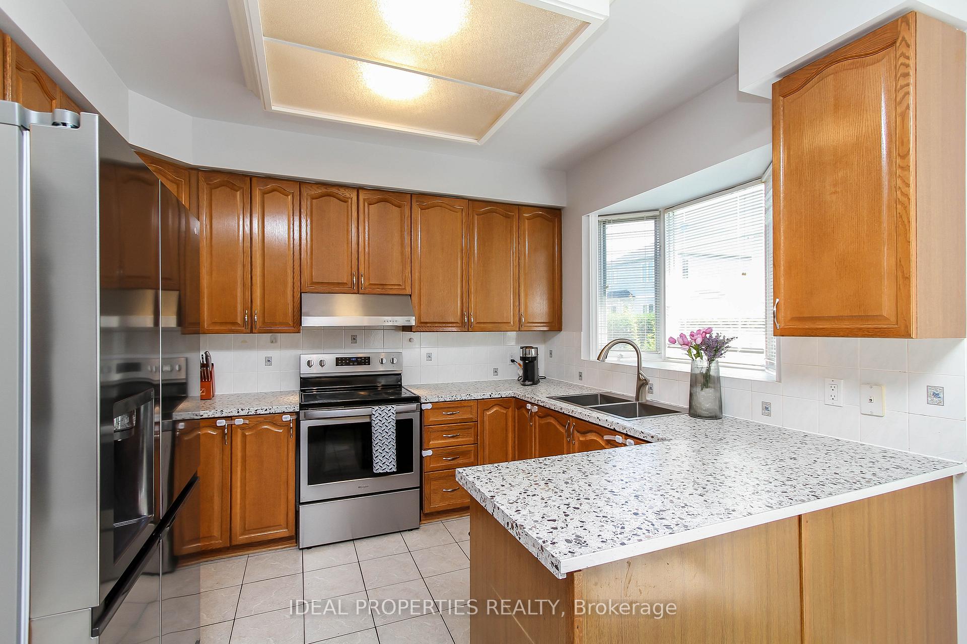 Photo 16 of 27 Fanterra Way, Ottawa, Hunt Club Park/Greenboro — HOMEH