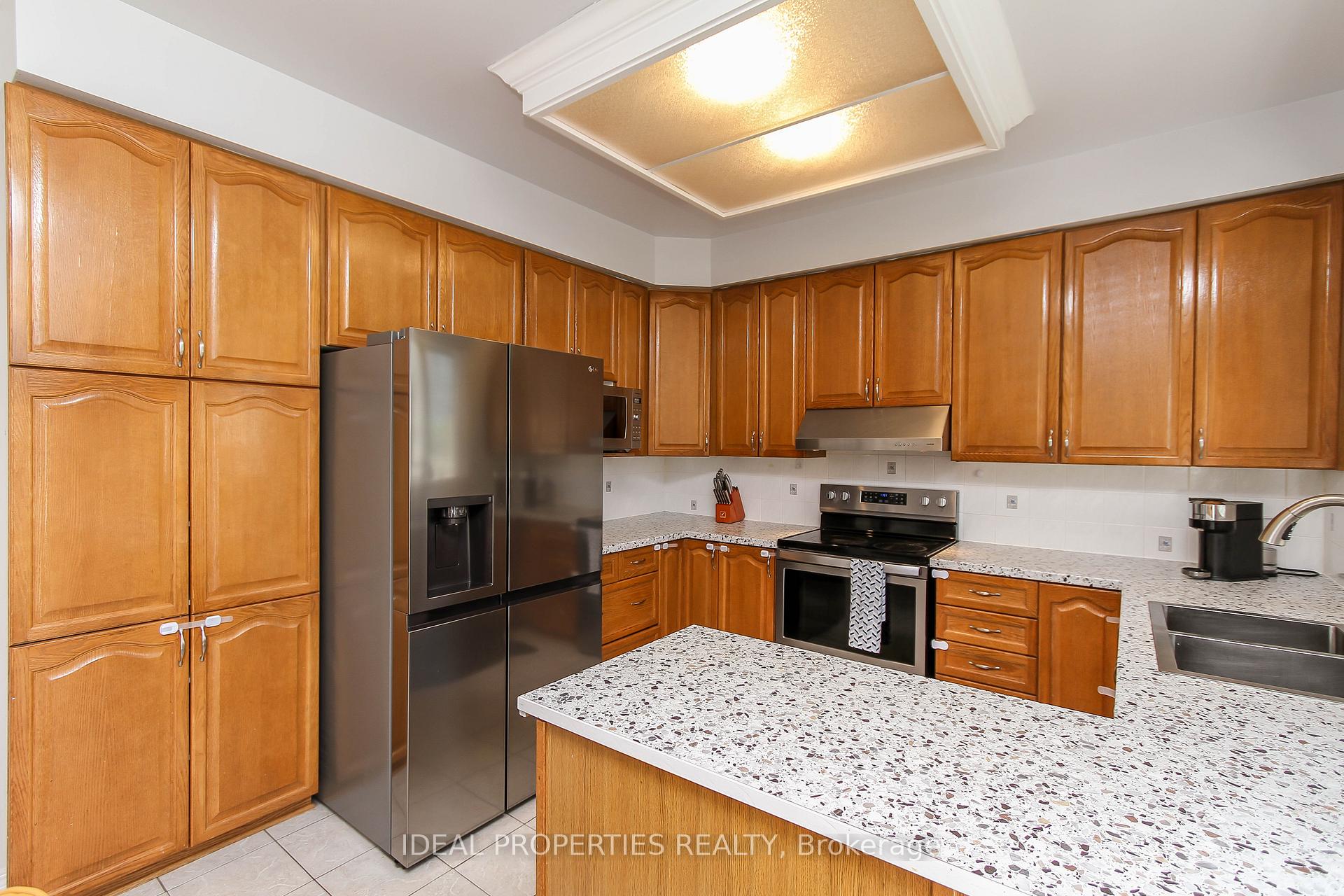 Photo 17 of 27 Fanterra Way, Ottawa, Hunt Club Park/Greenboro — HOMEH